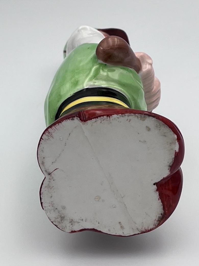 Decantador de Porcelana de 1930 Jugador de Cricket en venta 2
