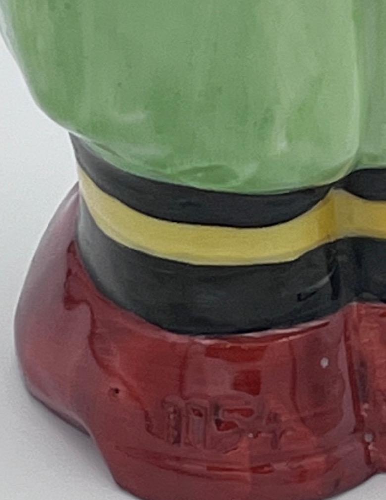 Decantador de Porcelana de 1930 Jugador de Cricket en venta 3