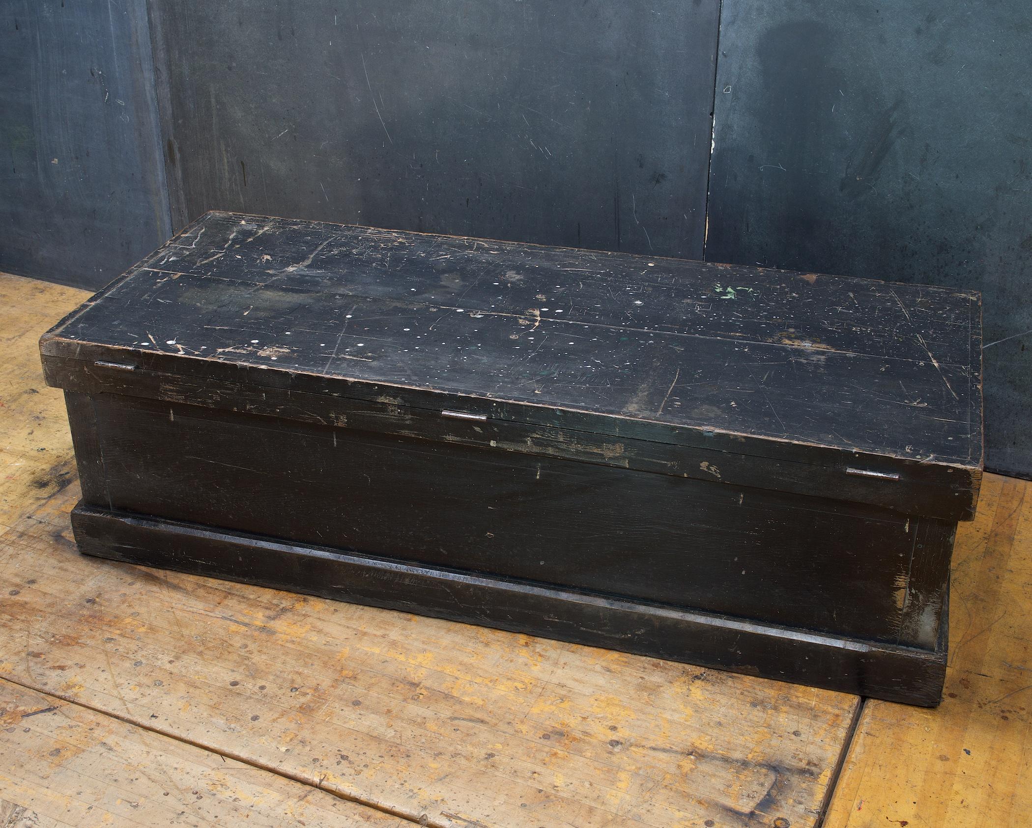 1930s Quartermasters Corps, Black Wooden Sea Crate 5-Foot Trunk Vintage Pre-War In Fair Condition In Hyattsville, MD
