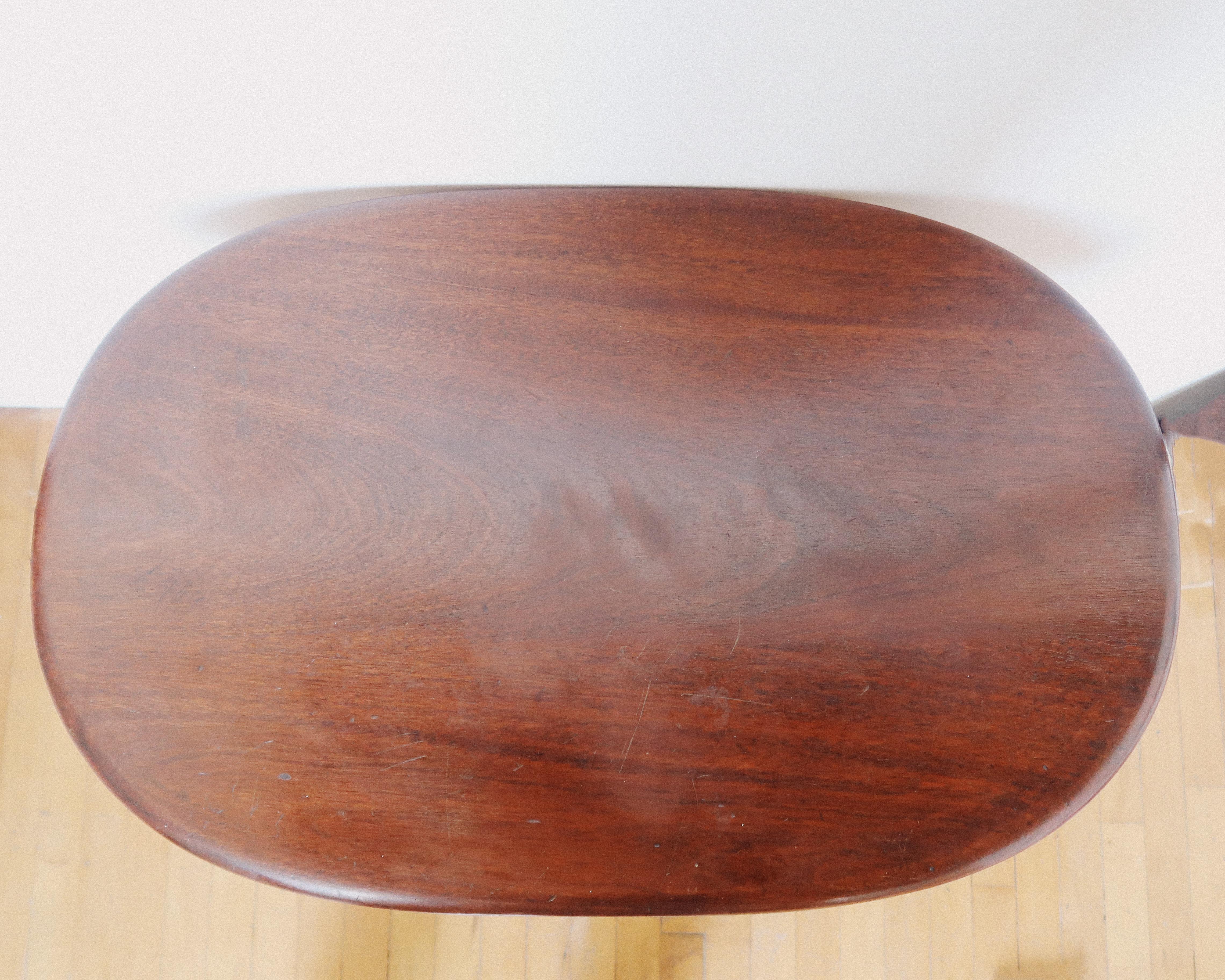 Mid-20th Century 1930s Queen Anne Mahogany Oval Side Table For Sale