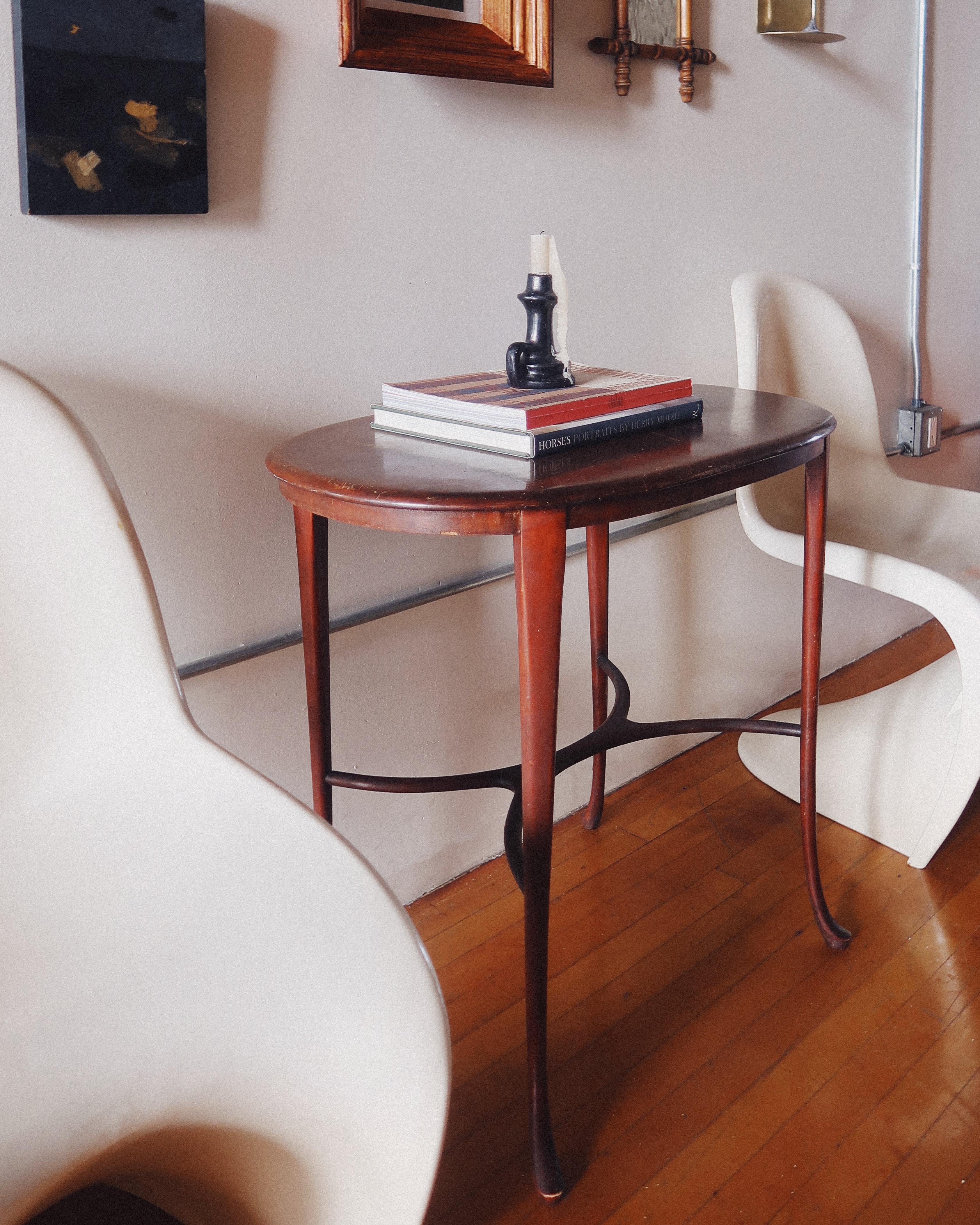 Wood 1930s Queen Anne Mahogany Oval Side Table For Sale