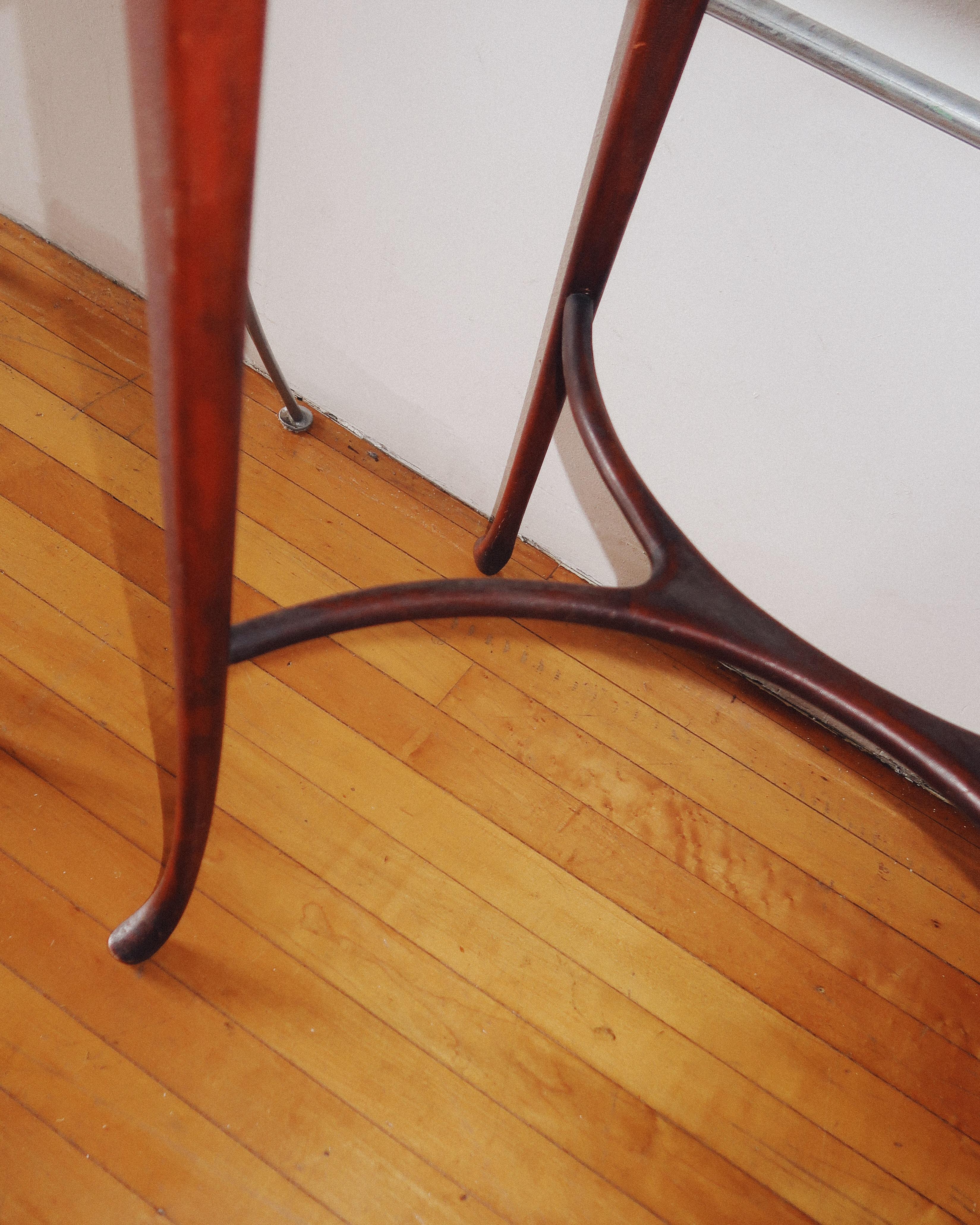 1930s Queen Anne Mahogany Oval Side Table For Sale 1