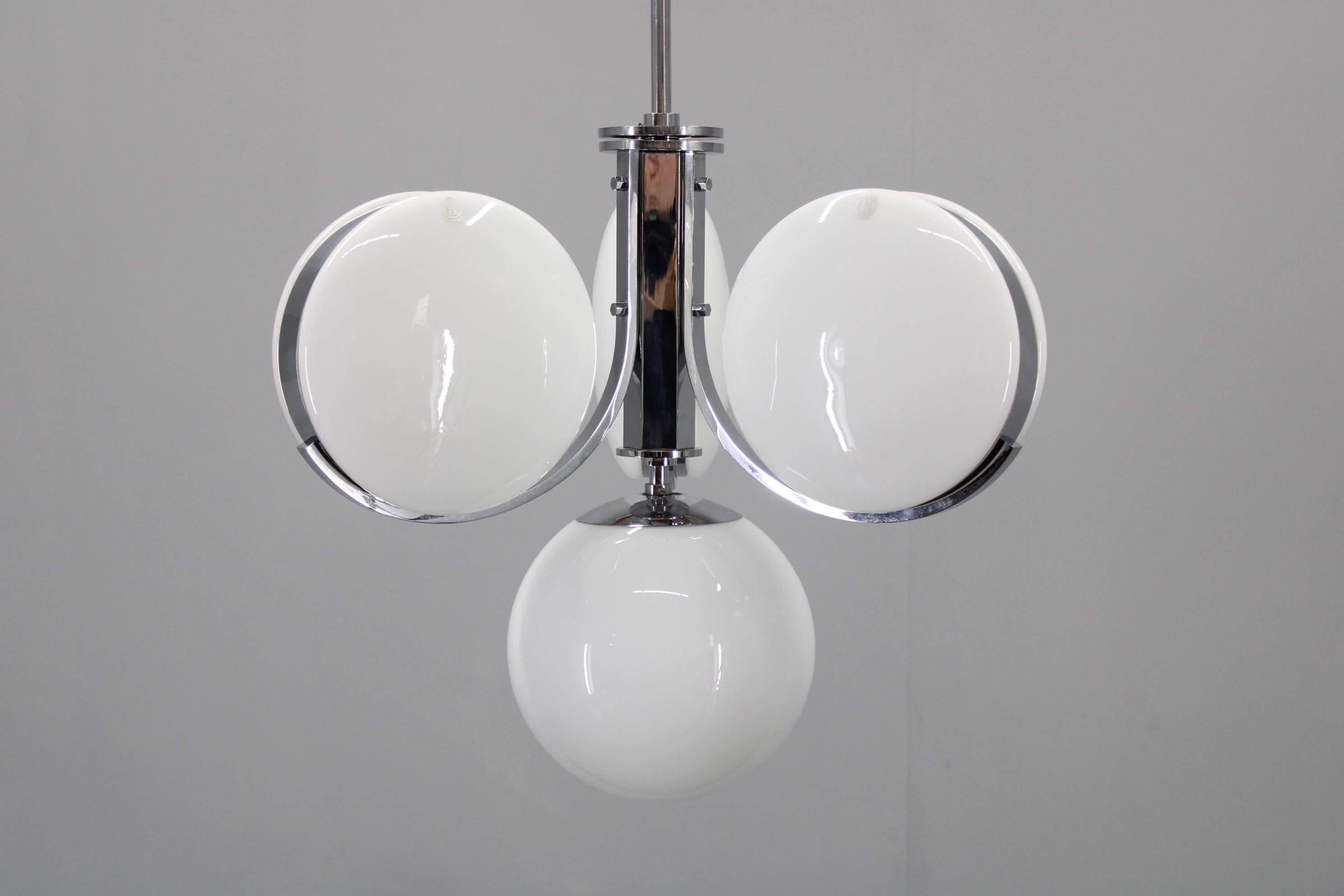 Tchèque Lustre en verre Art Déco des années 1930, Tchécoslovaquie en vente