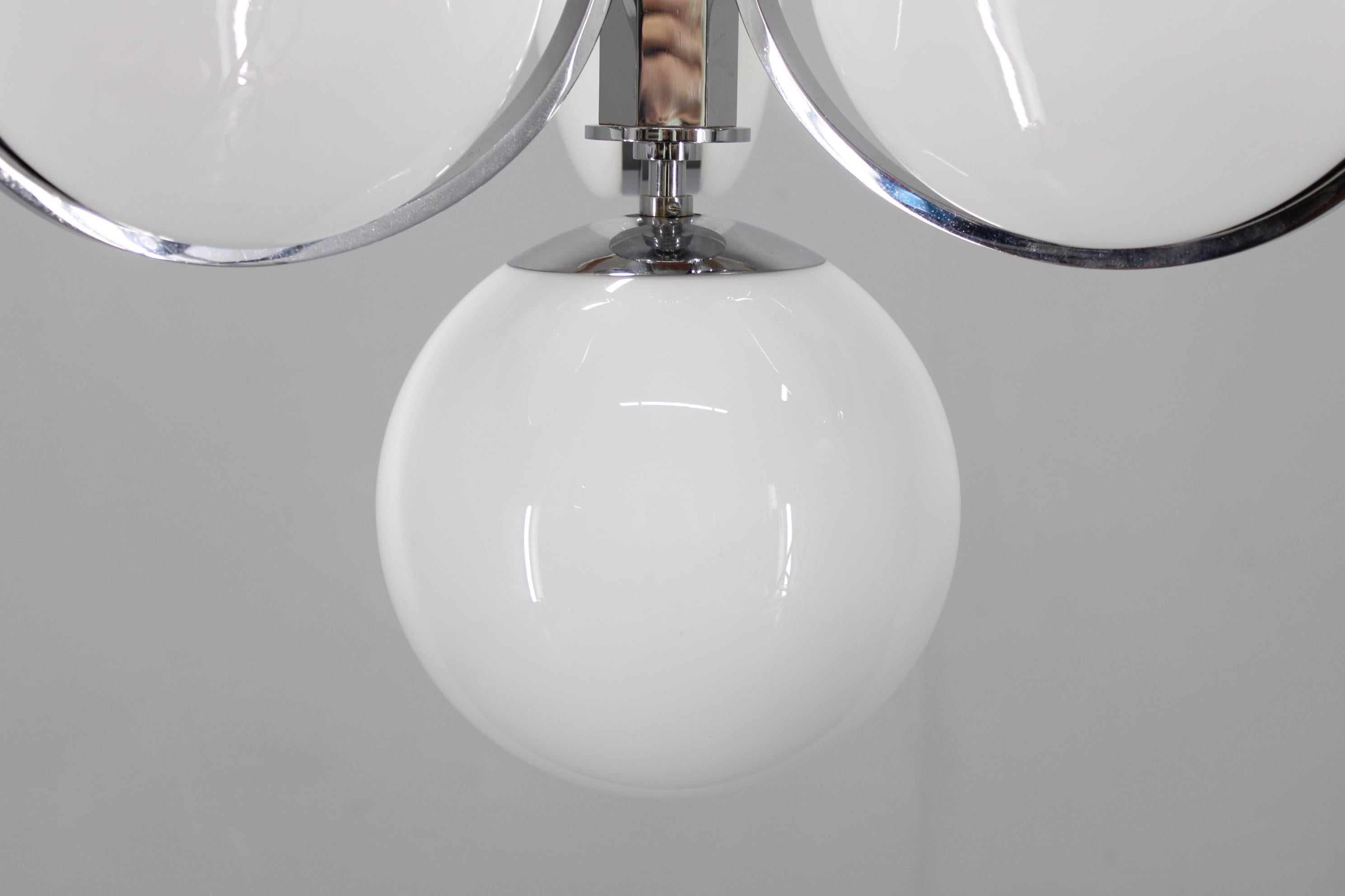 Lustre en verre Art Déco des années 1930, Tchécoslovaquie Bon état - En vente à Praha, CZ