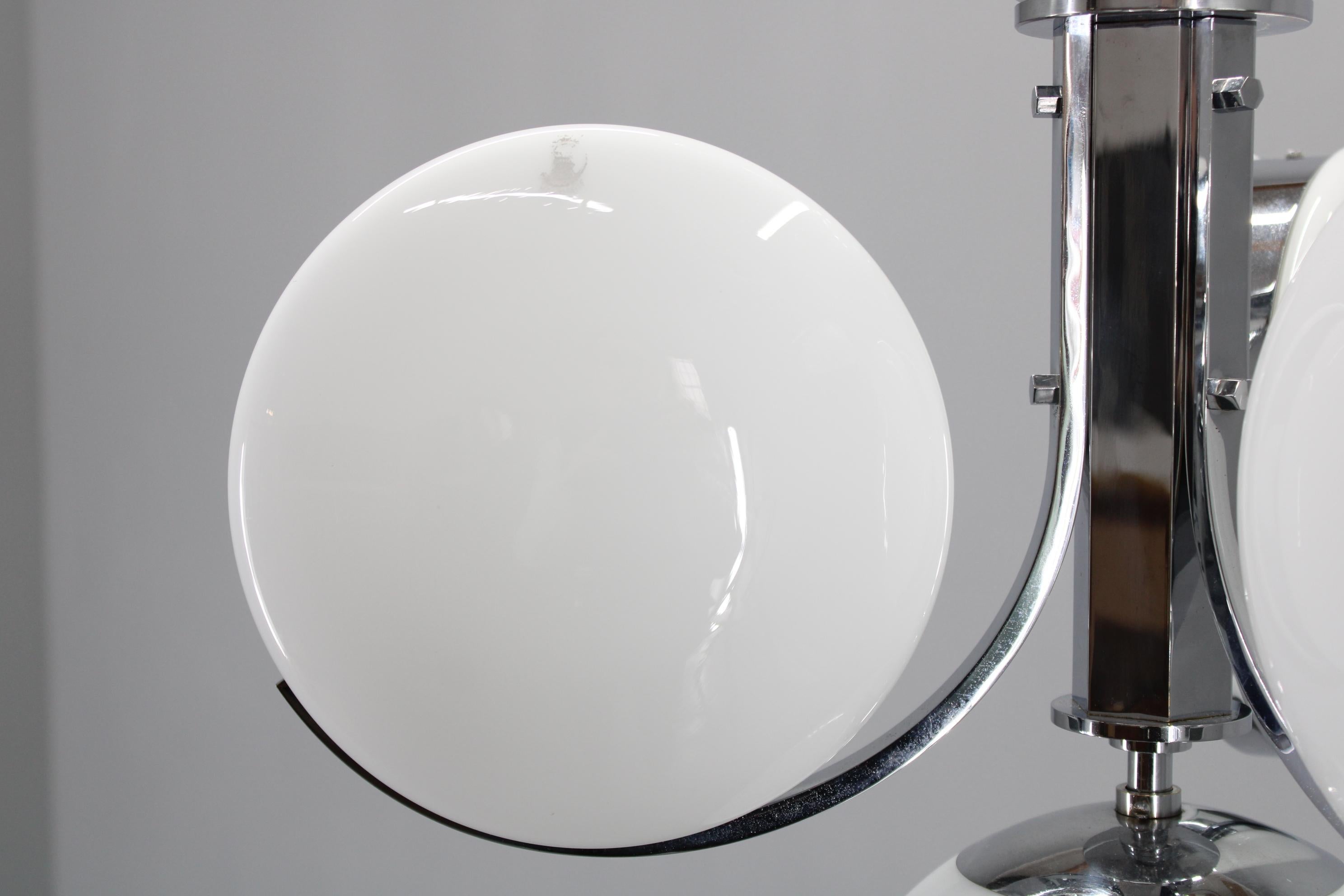 Milieu du XXe siècle Lustre en verre Art Déco des années 1930, Tchécoslovaquie en vente