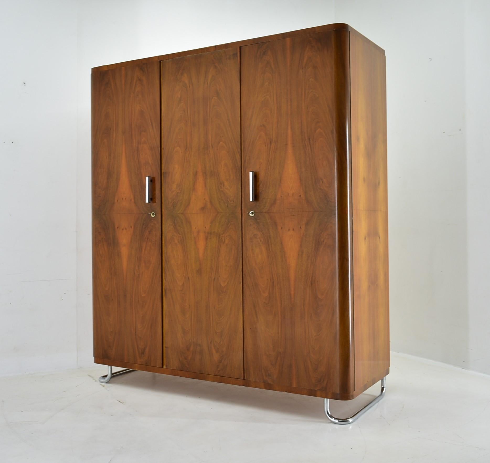Rare armoire Bauhaus des années 1930 par Hynek Gottwald, Tchécoslovaquie en vente 8
