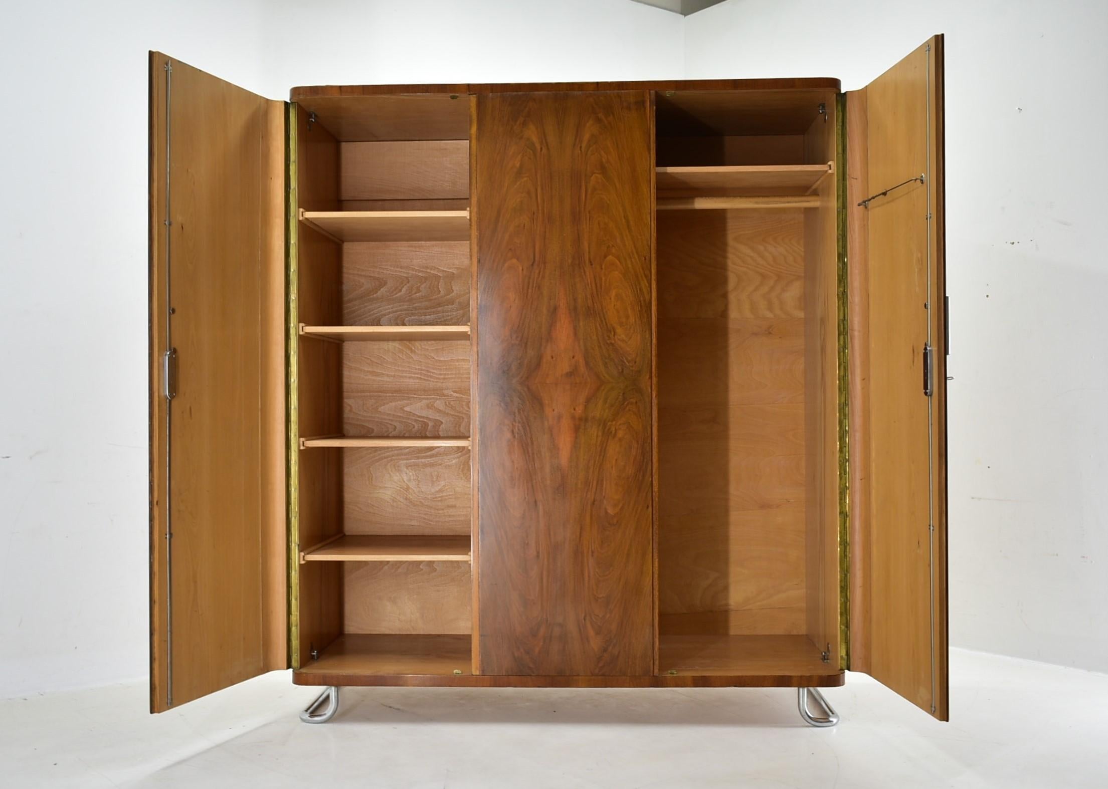 Rare armoire Bauhaus des années 1930 par Hynek Gottwald, Tchécoslovaquie en vente 9