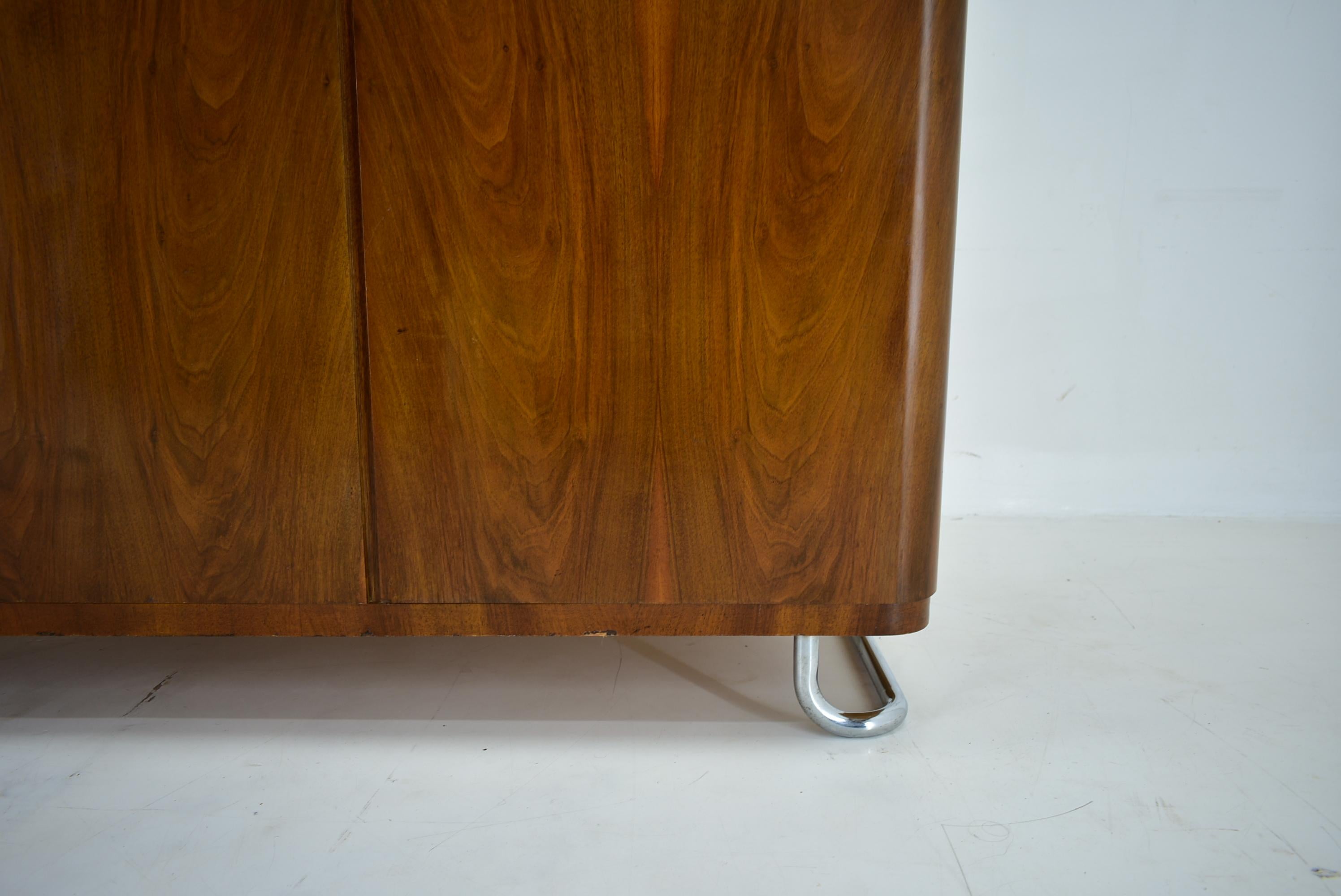 Tchèque Rare armoire Bauhaus des années 1930 par Hynek Gottwald, Tchécoslovaquie en vente