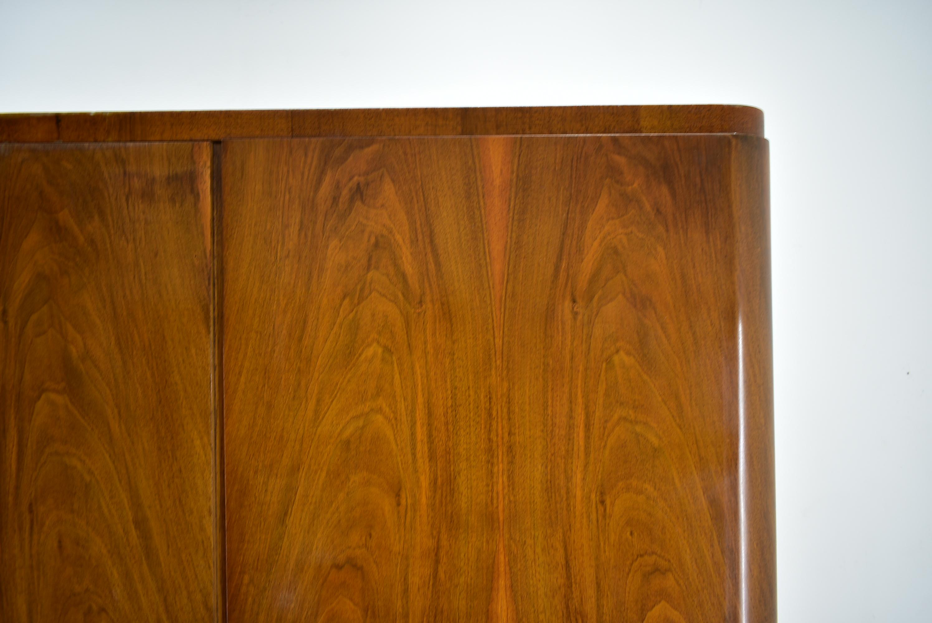 Rare armoire Bauhaus des années 1930 par Hynek Gottwald, Tchécoslovaquie Bon état - En vente à Praha, CZ