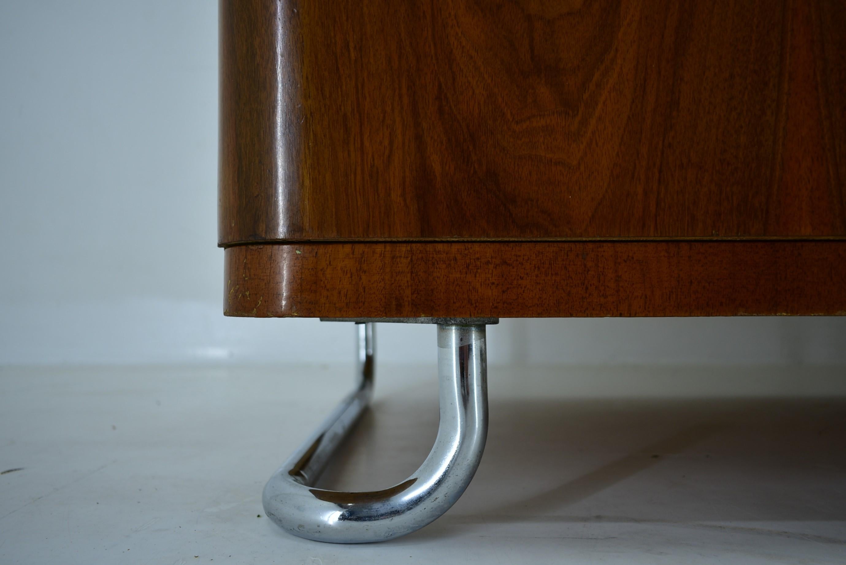 Chrome Rare armoire Bauhaus des années 1930 par Hynek Gottwald, Tchécoslovaquie en vente