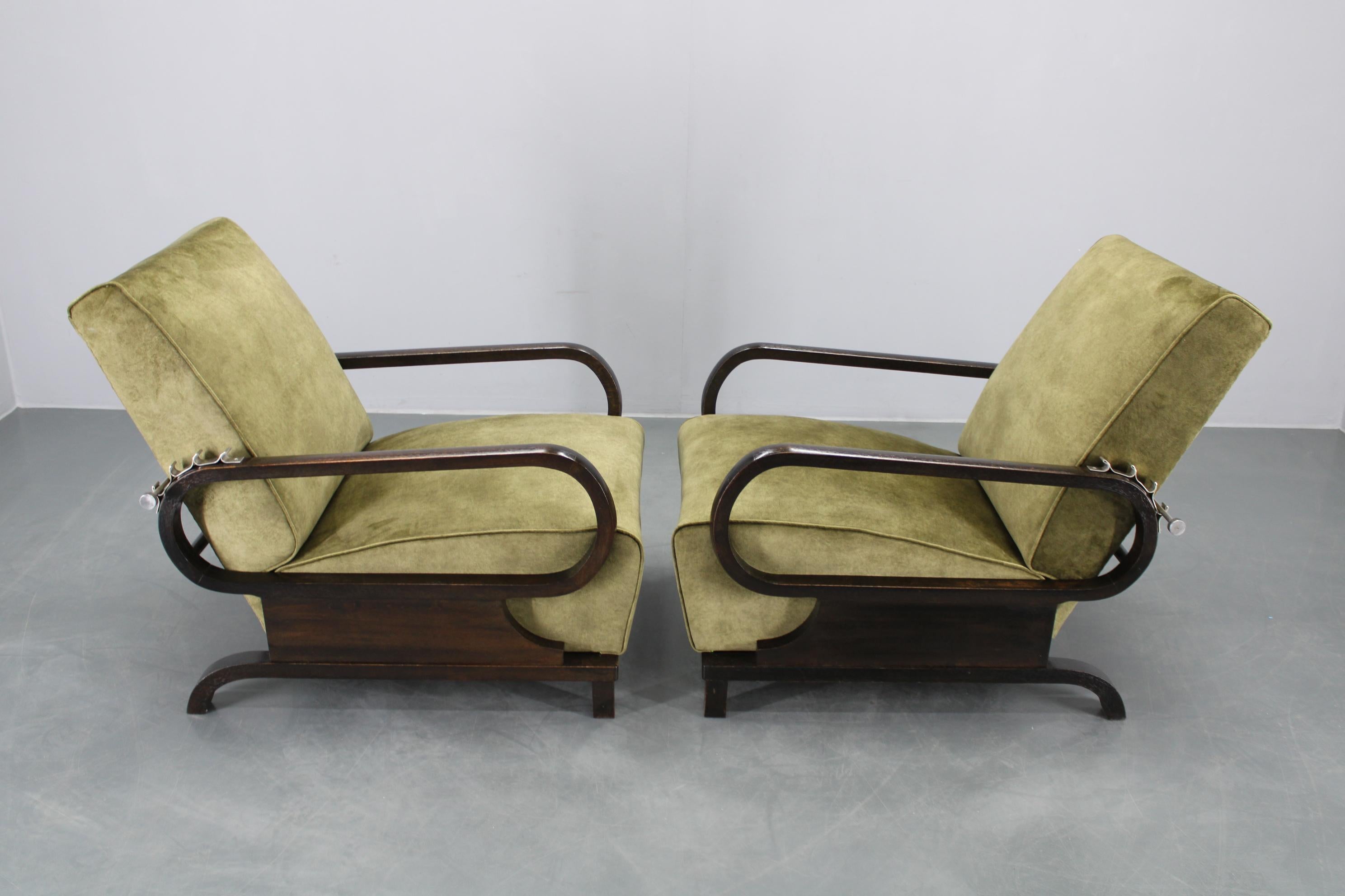 - ristrutturato con cura 
- Rivestito di recente 
- Schienale regolabile 86-95 cm 
- Altezza della seduta 39 cm 