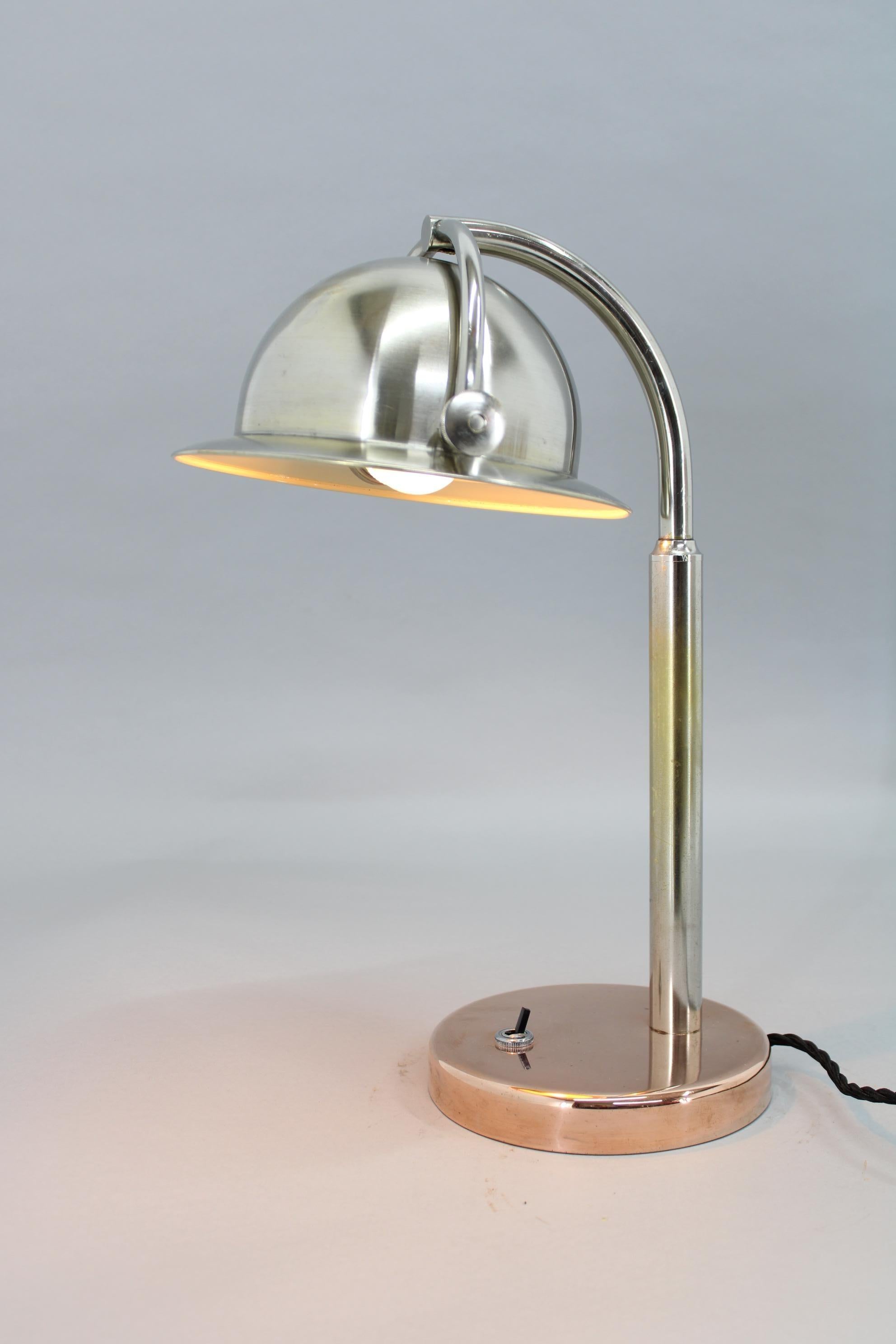 Rare lampe de bureau Bauhaus restaurée des années 1930, Tchécoslovaquie en vente 4