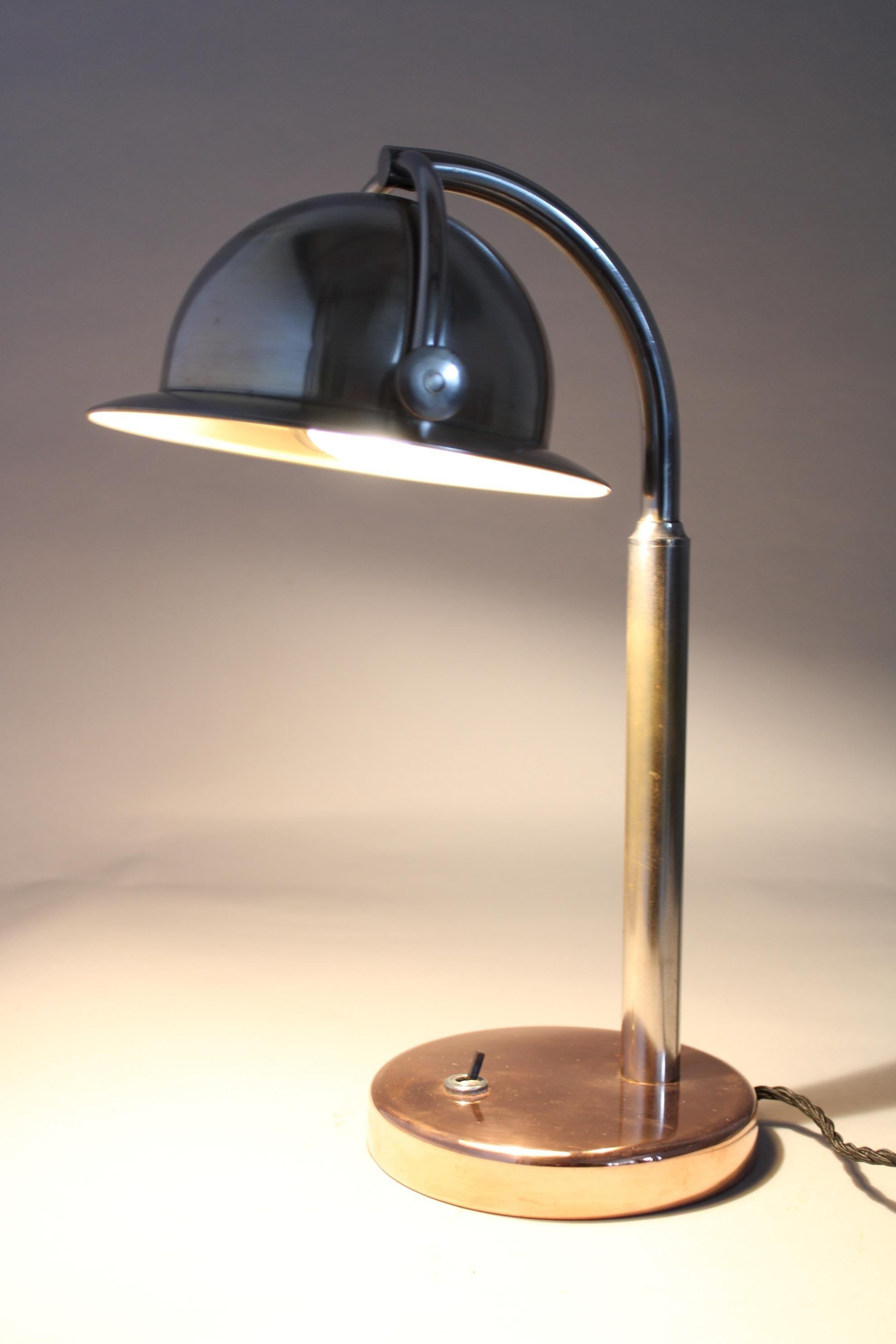 Rare lampe de bureau Bauhaus restaurée des années 1930, Tchécoslovaquie en vente 5