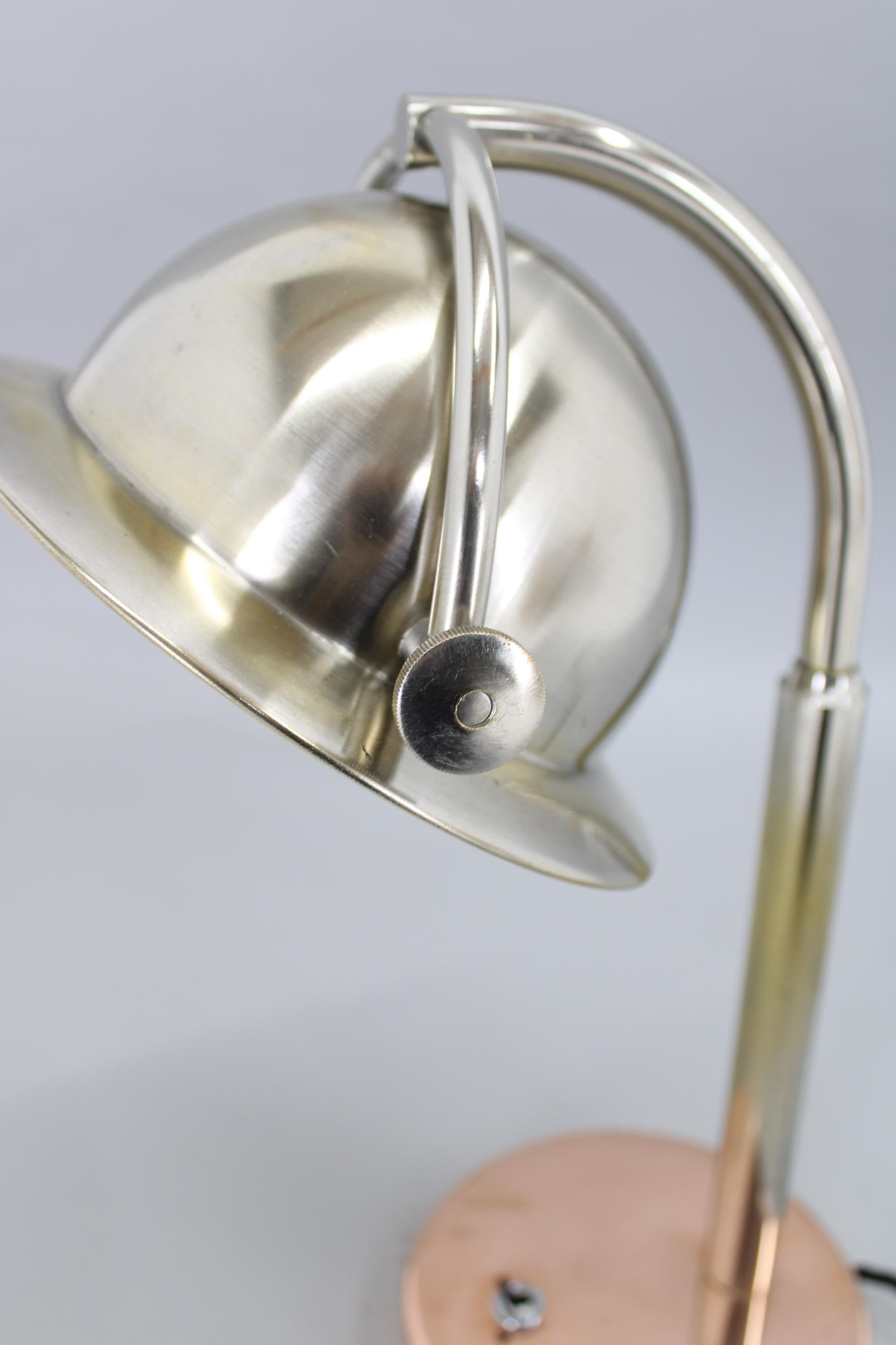 Rare lampe de bureau Bauhaus restaurée des années 1930, Tchécoslovaquie en vente 3