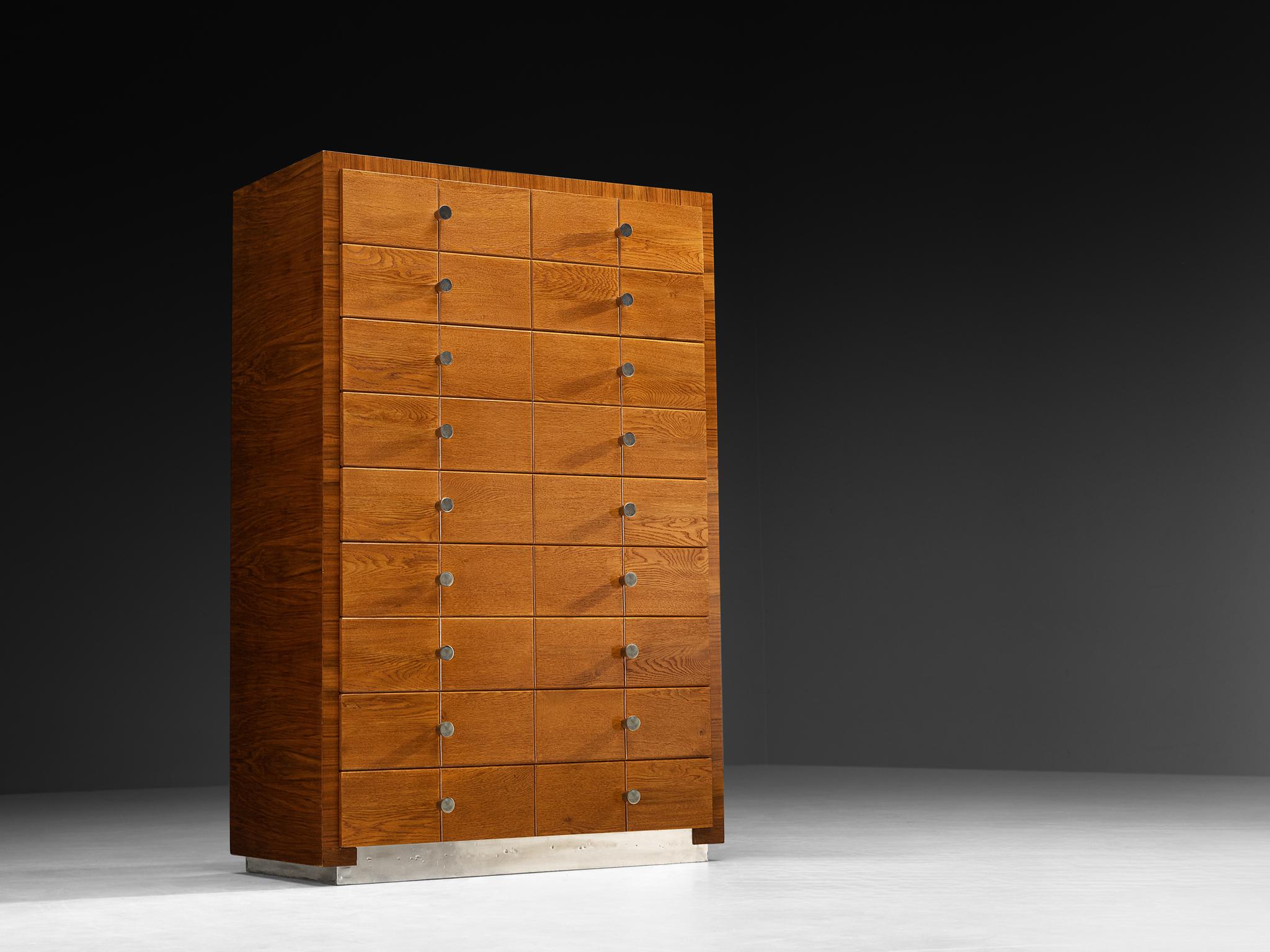 Commode rationaliste des années 1930 en chêne, noyer et métal en vente 1