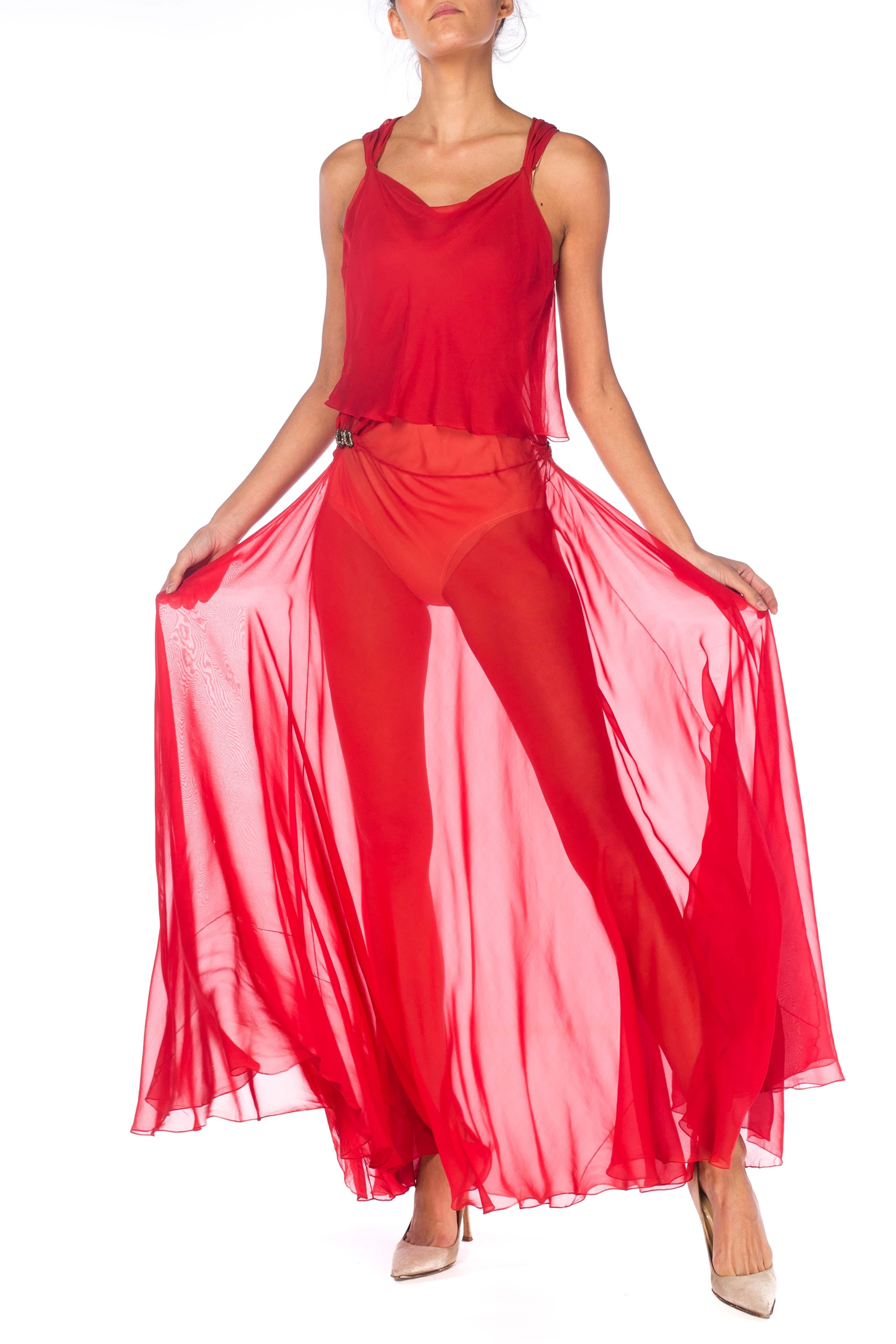 Donna Abito in chiffon di seta trasparente rosso 1930S tagliato in sbieco con fermagli déco sui fianchi in vendita