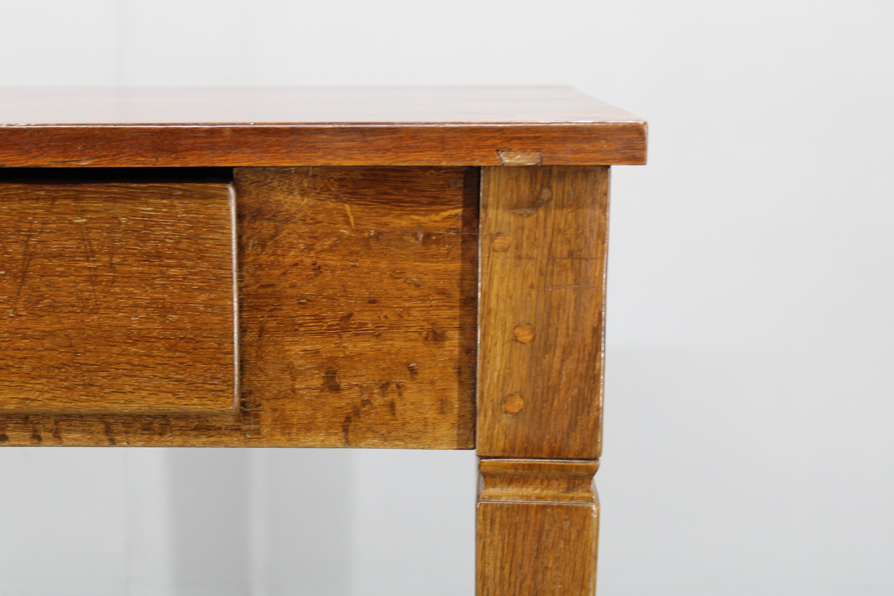 Table ancienne restaurée en chêne, Tchécoslovaquie, années 1930 en vente 4