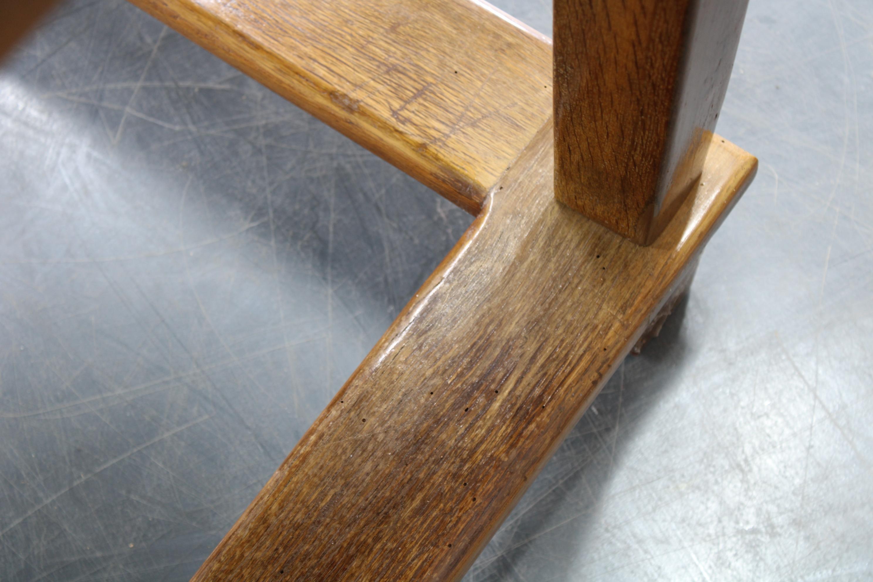 Table ancienne restaurée en chêne, Tchécoslovaquie, années 1930 en vente 7