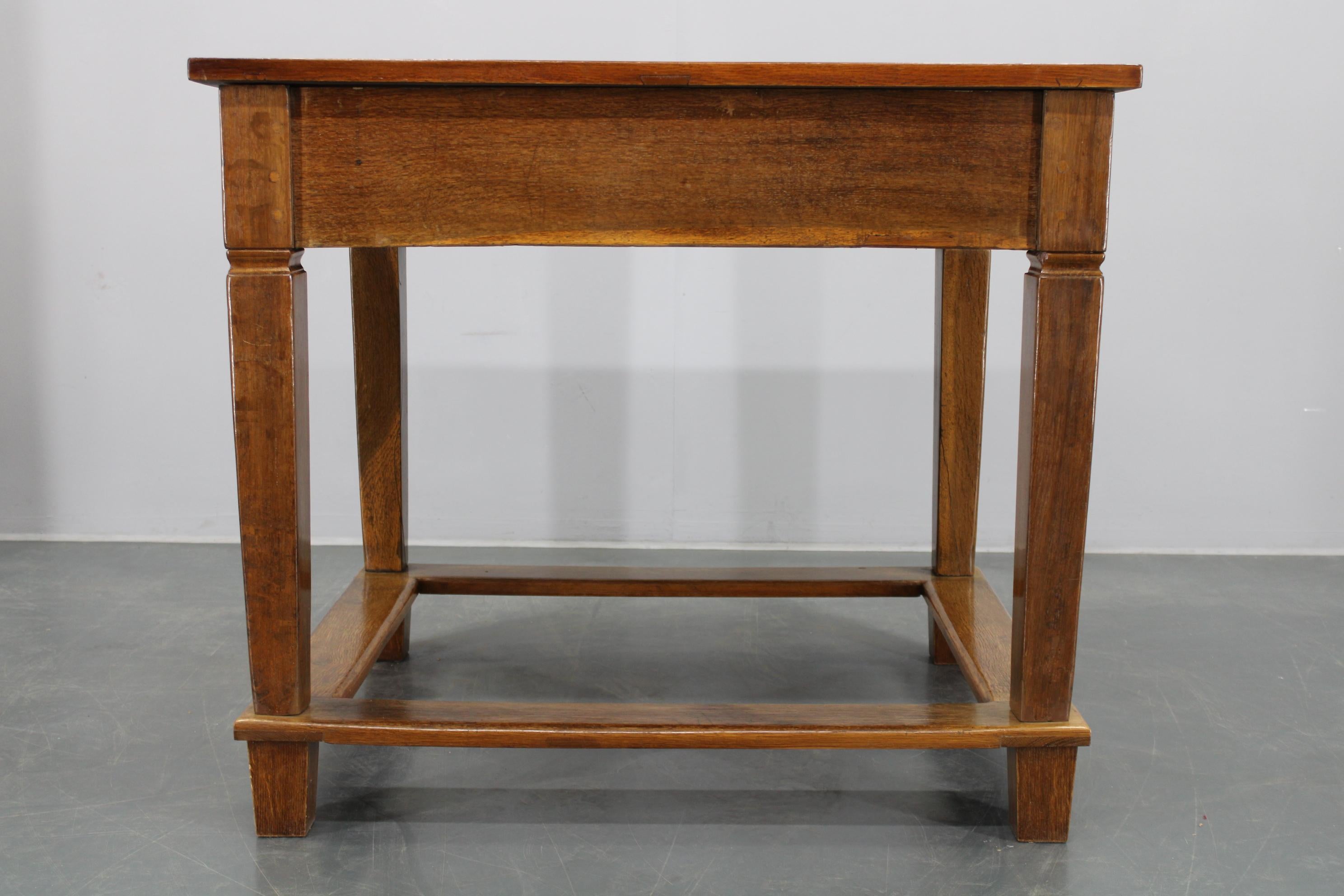 Table ancienne restaurée en chêne, Tchécoslovaquie, années 1930 en vente 11