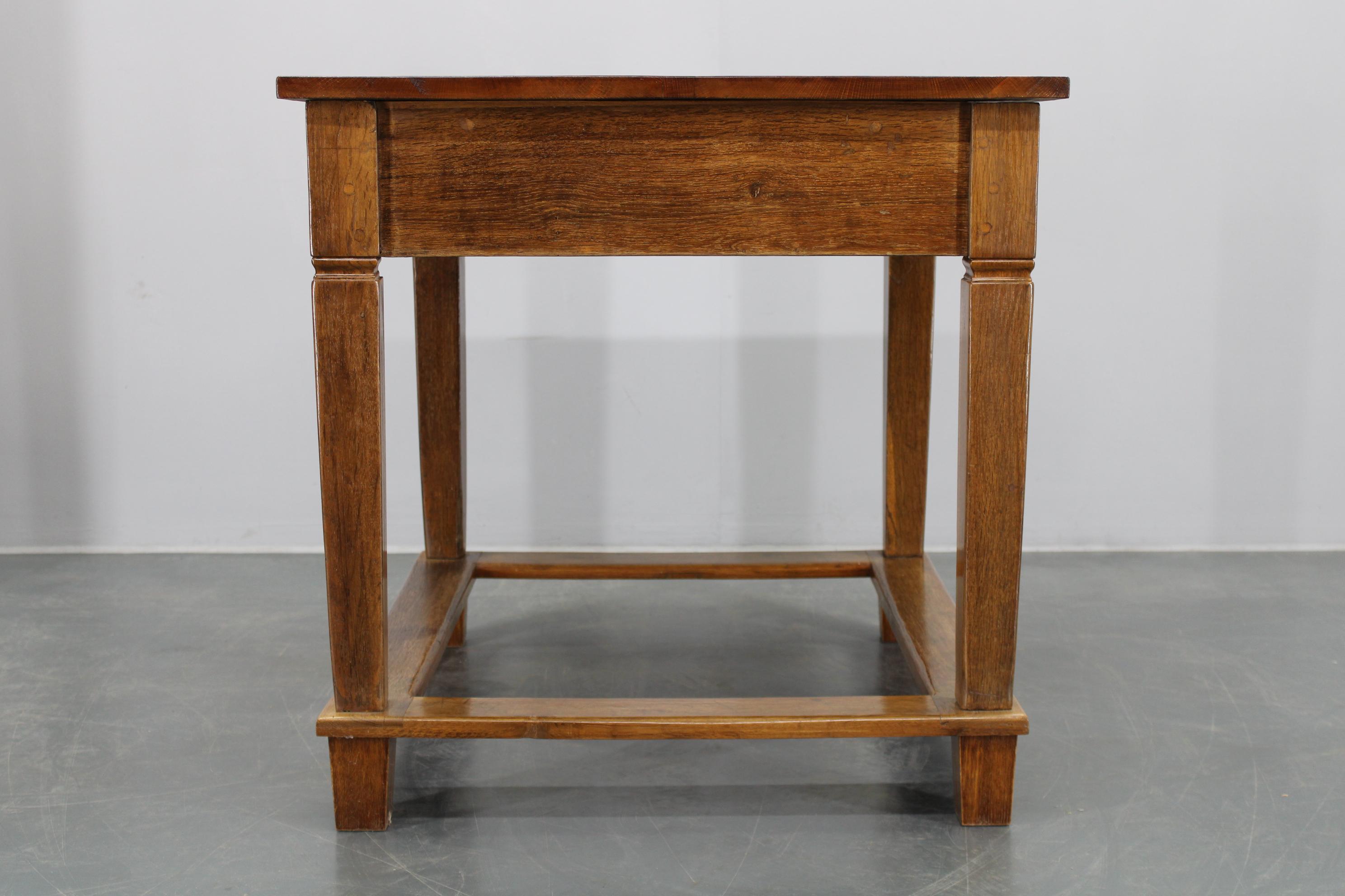 Table ancienne restaurée en chêne, Tchécoslovaquie, années 1930 en vente 12