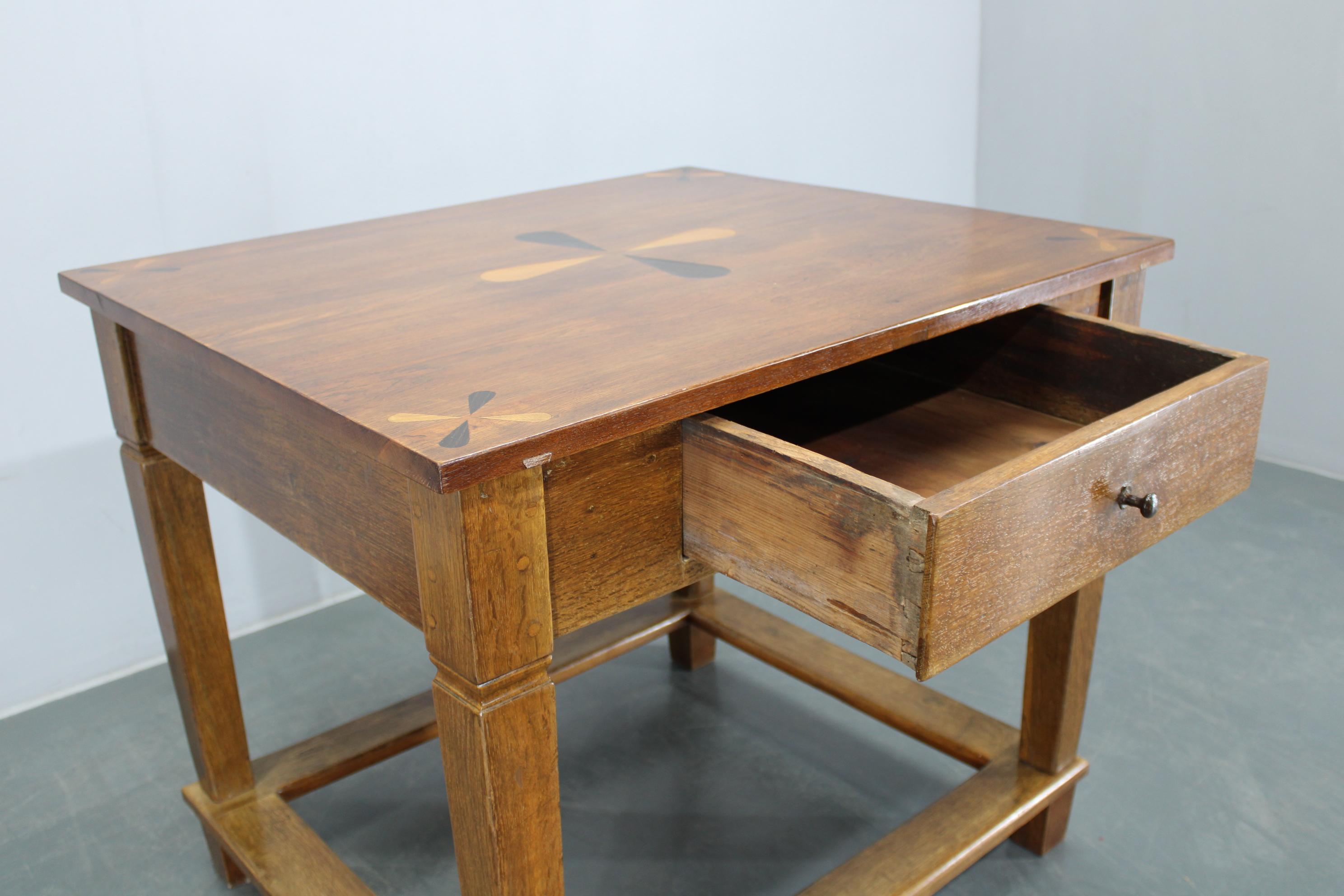 20ième siècle Table ancienne restaurée en chêne, Tchécoslovaquie, années 1930 en vente