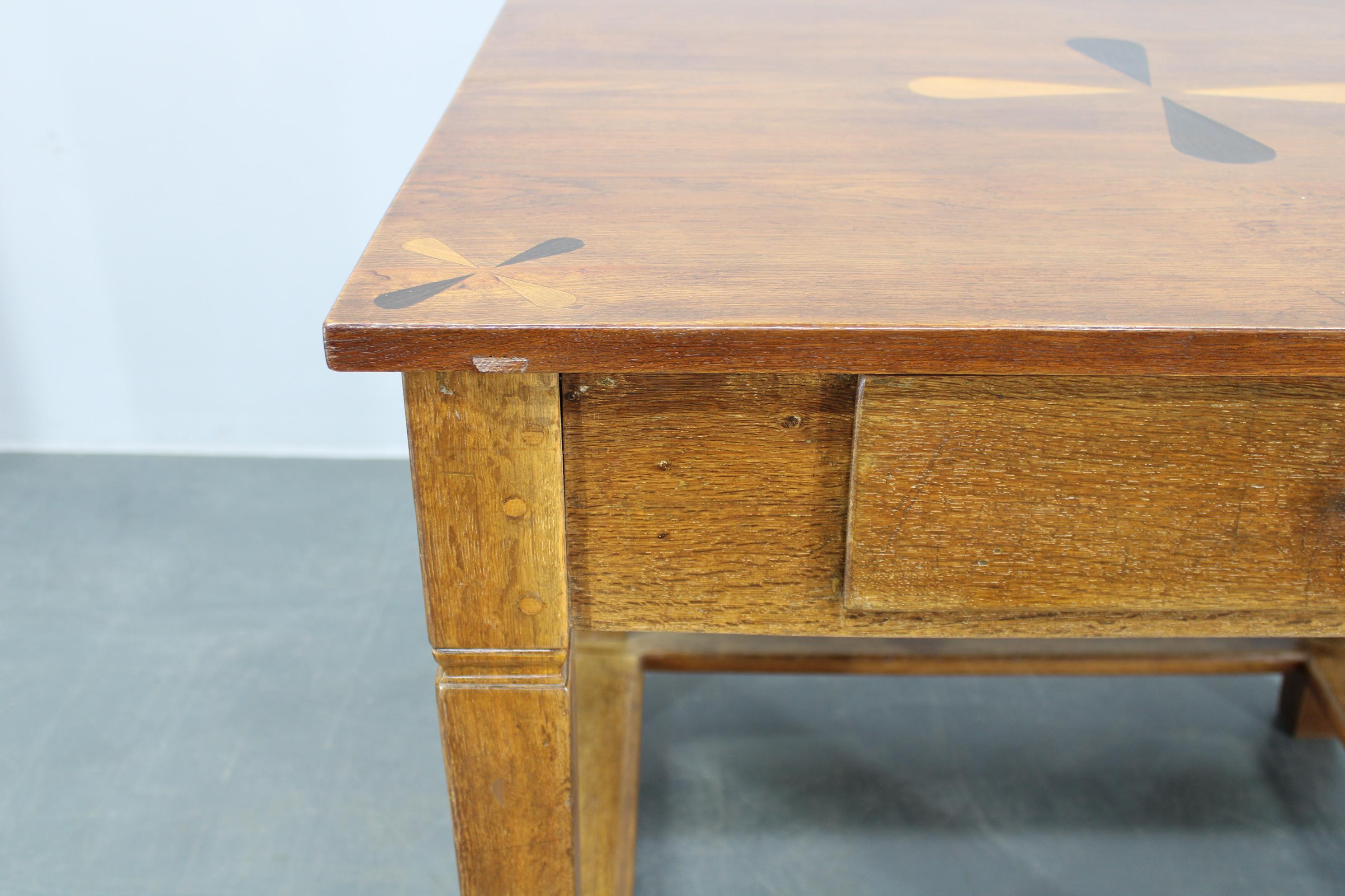 Table ancienne restaurée en chêne, Tchécoslovaquie, années 1930 en vente 1