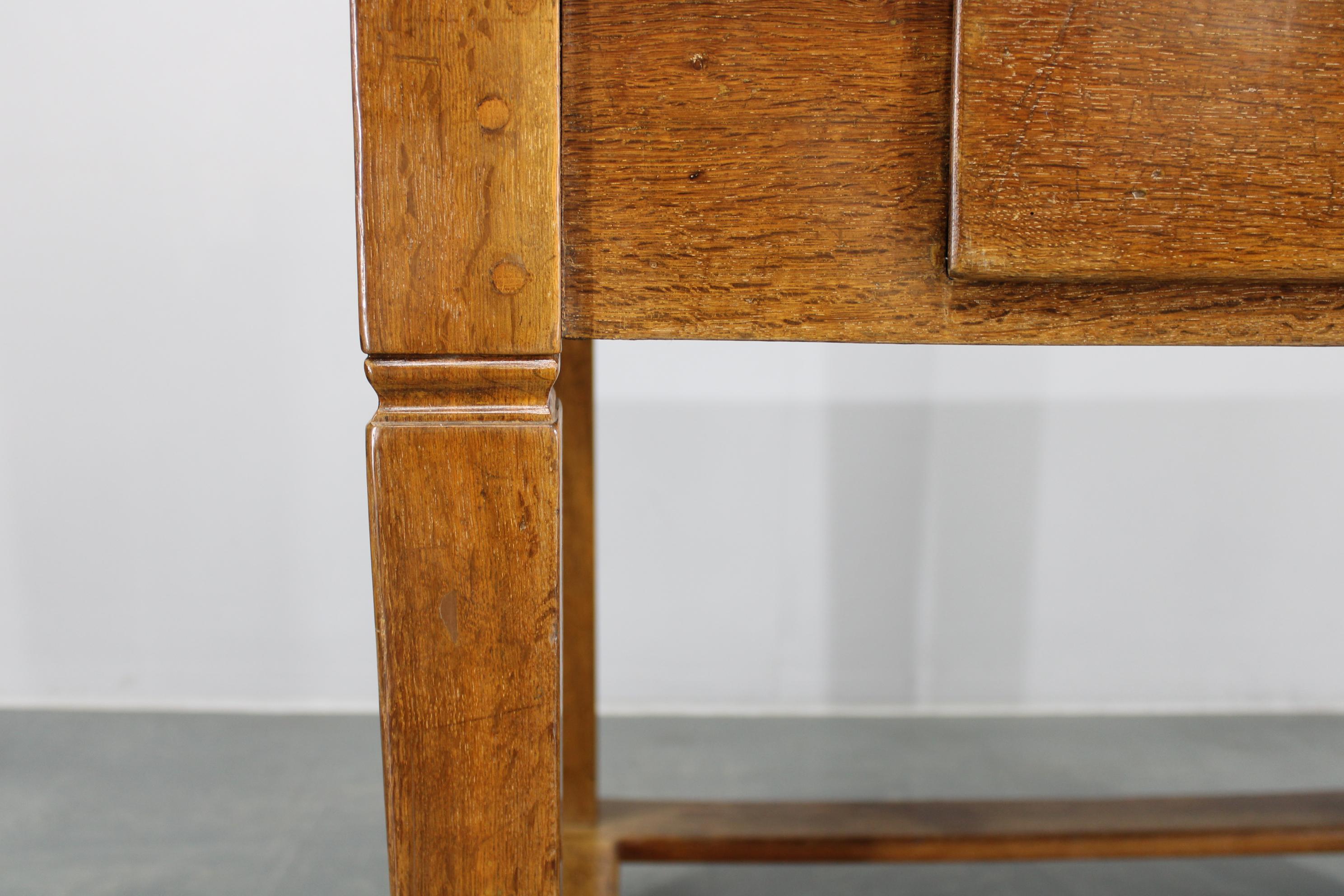 Table ancienne restaurée en chêne, Tchécoslovaquie, années 1930 en vente 2