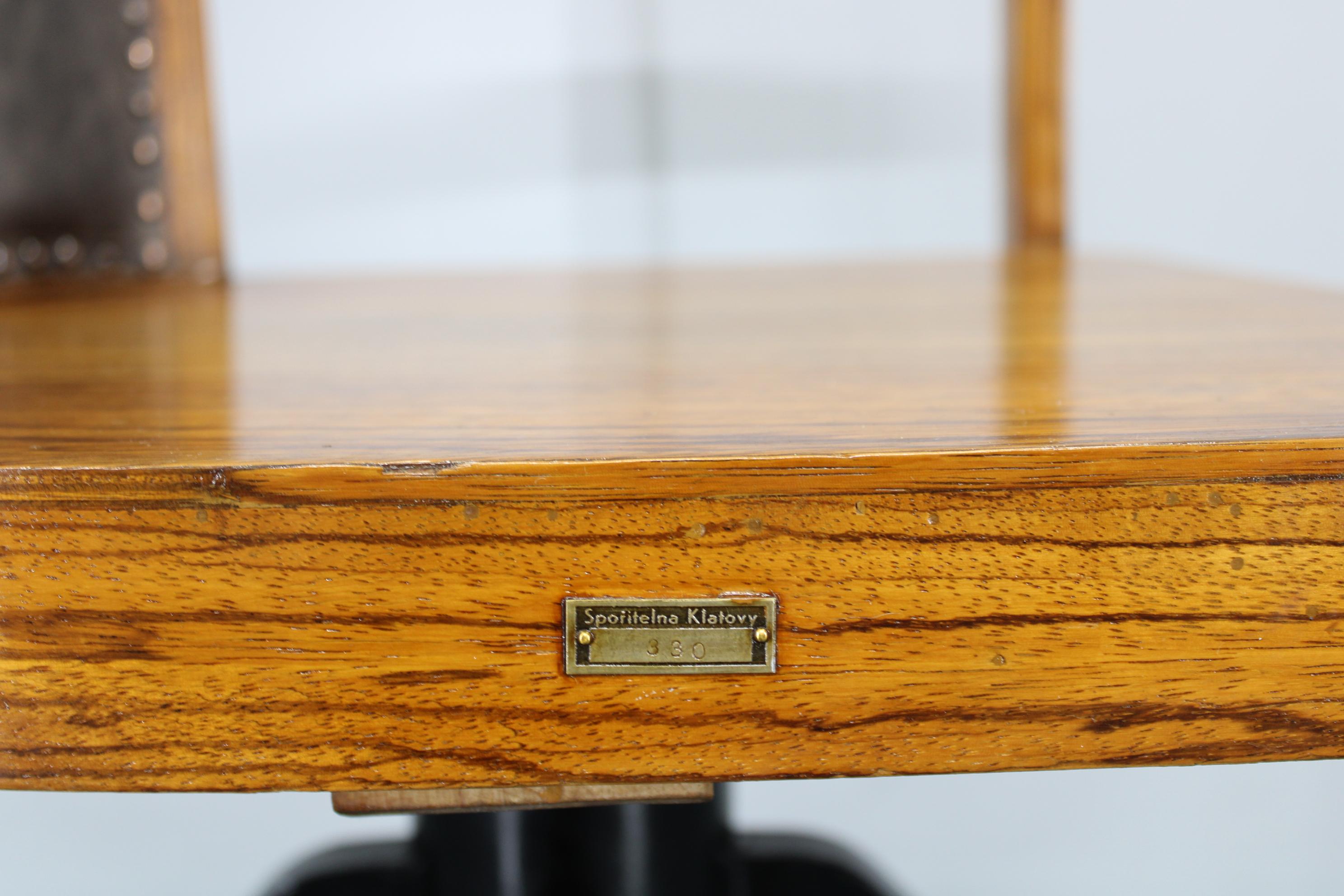 Fauteuil de bureau pivotant en bois Art Déco des années 1930 restauré en vente 7
