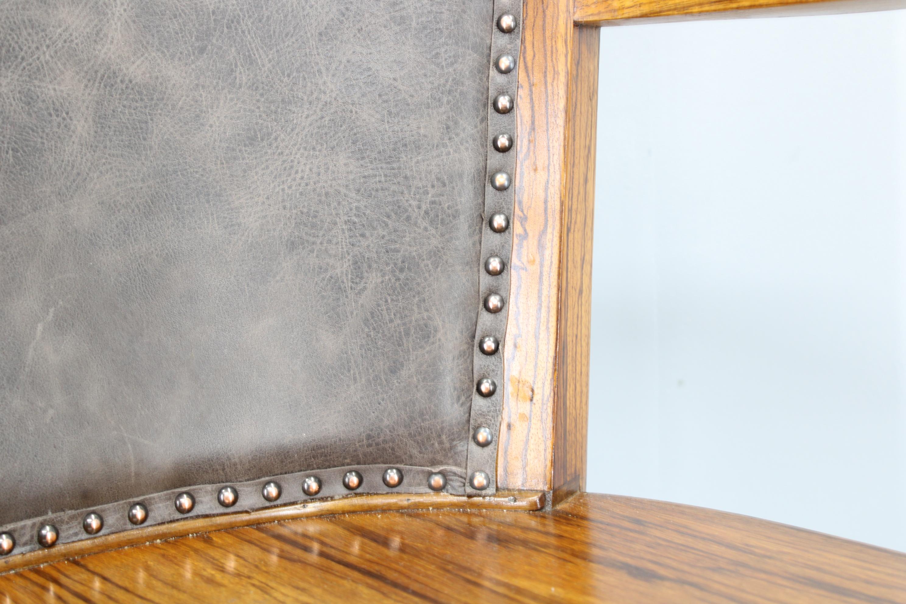 Fauteuil de bureau pivotant en bois Art Déco des années 1930 restauré en vente 8