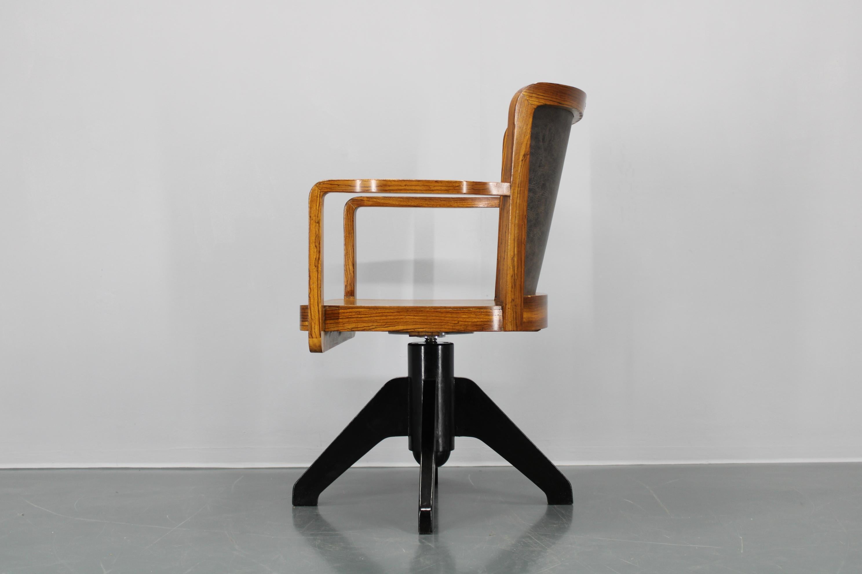Fauteuil de bureau pivotant en bois Art Déco des années 1930 restauré en vente 9