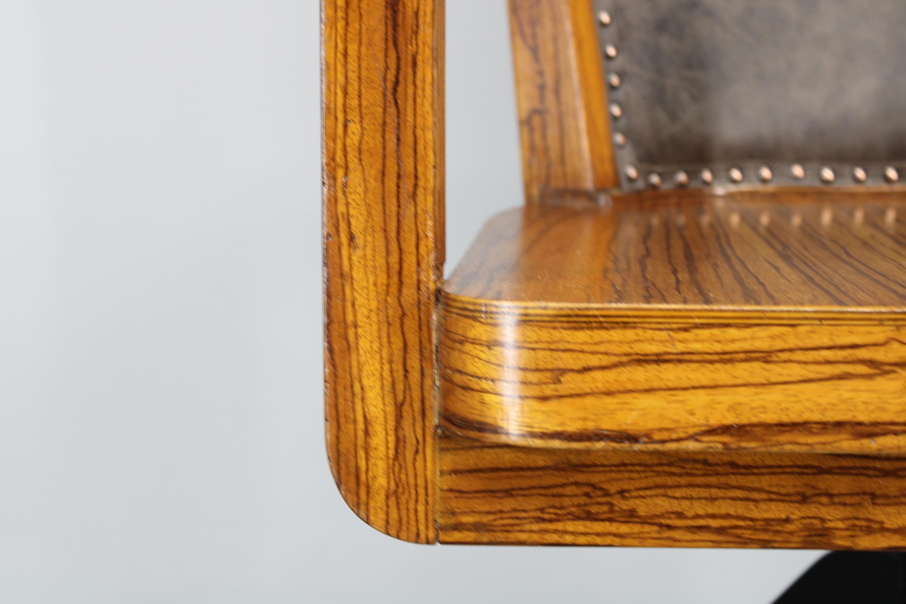 20ième siècle Fauteuil de bureau pivotant en bois Art Déco des années 1930 restauré en vente