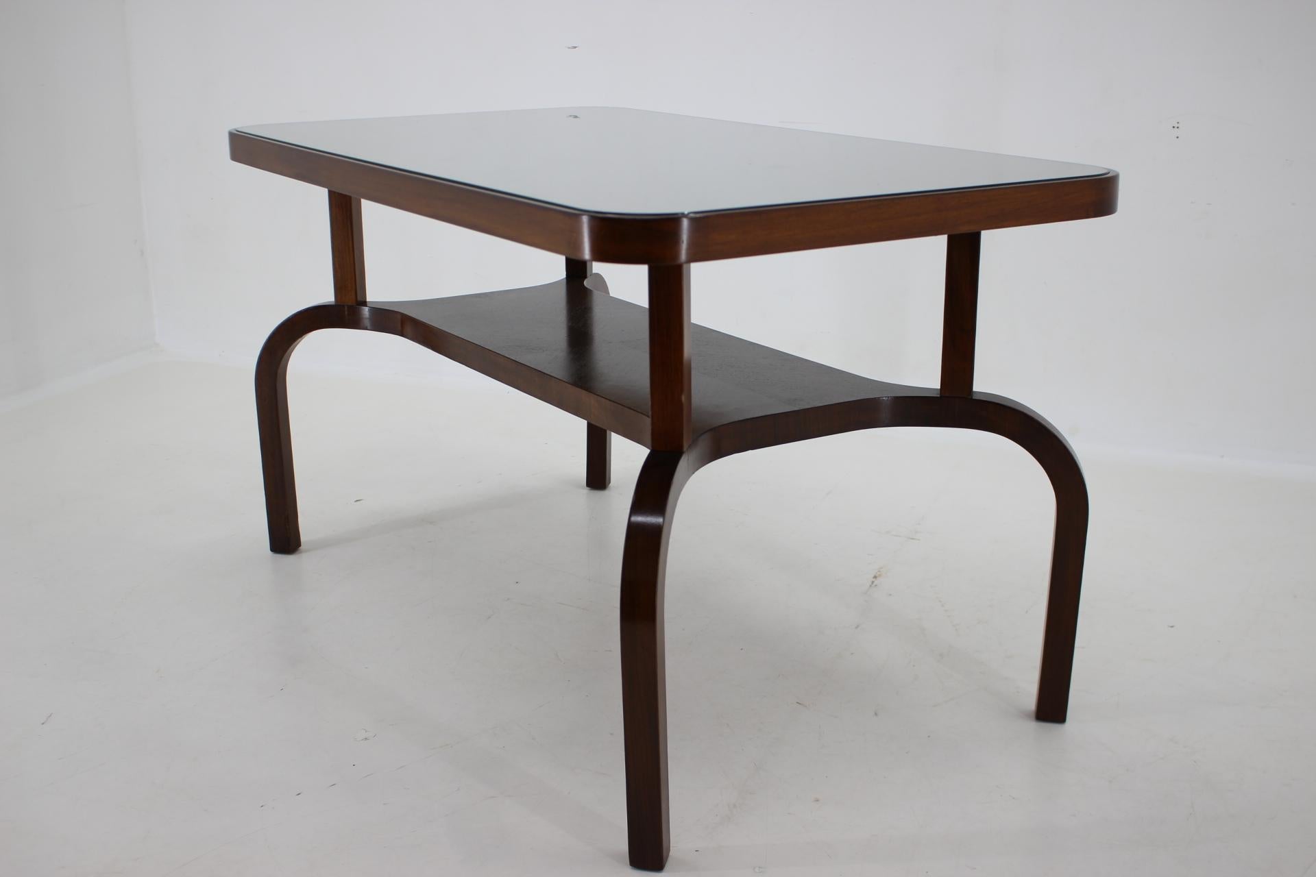 1930s Restored Coffee Table in Walnut with Glass Top, Czechoslovakia For Sale 3