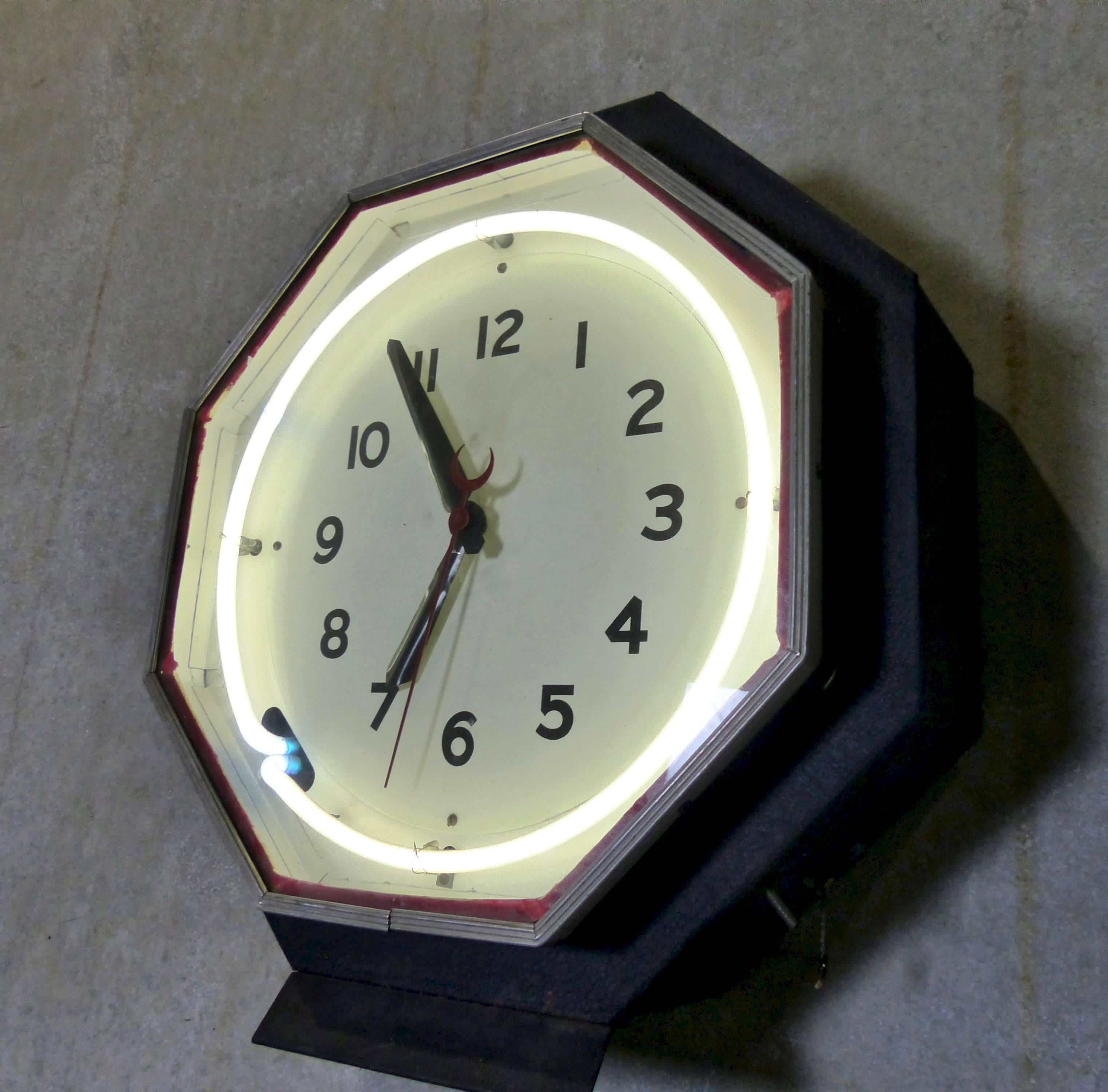1930s wall clock
