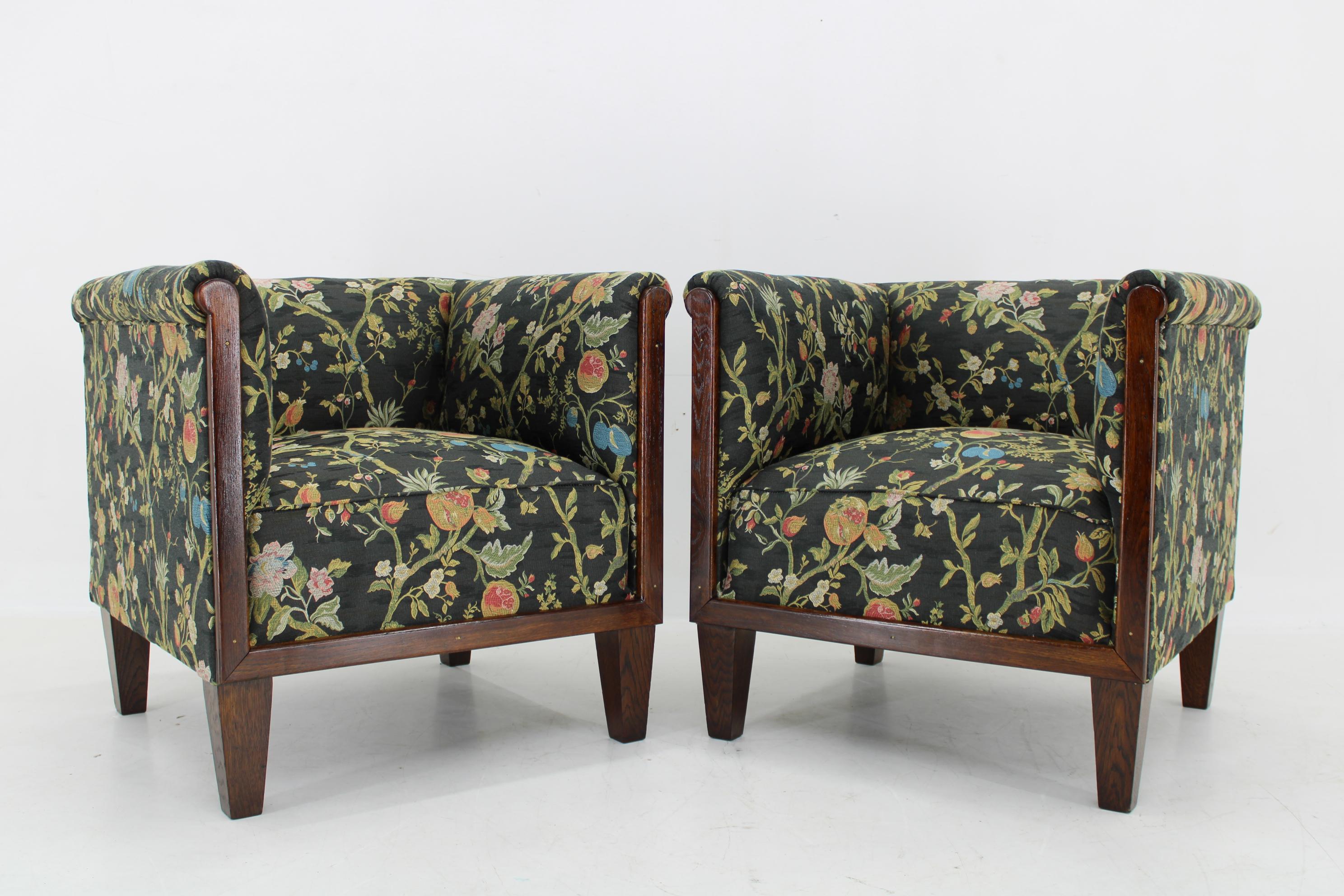  - Newly upholstered in floral pattern fabric
- refinished oak wooden parts