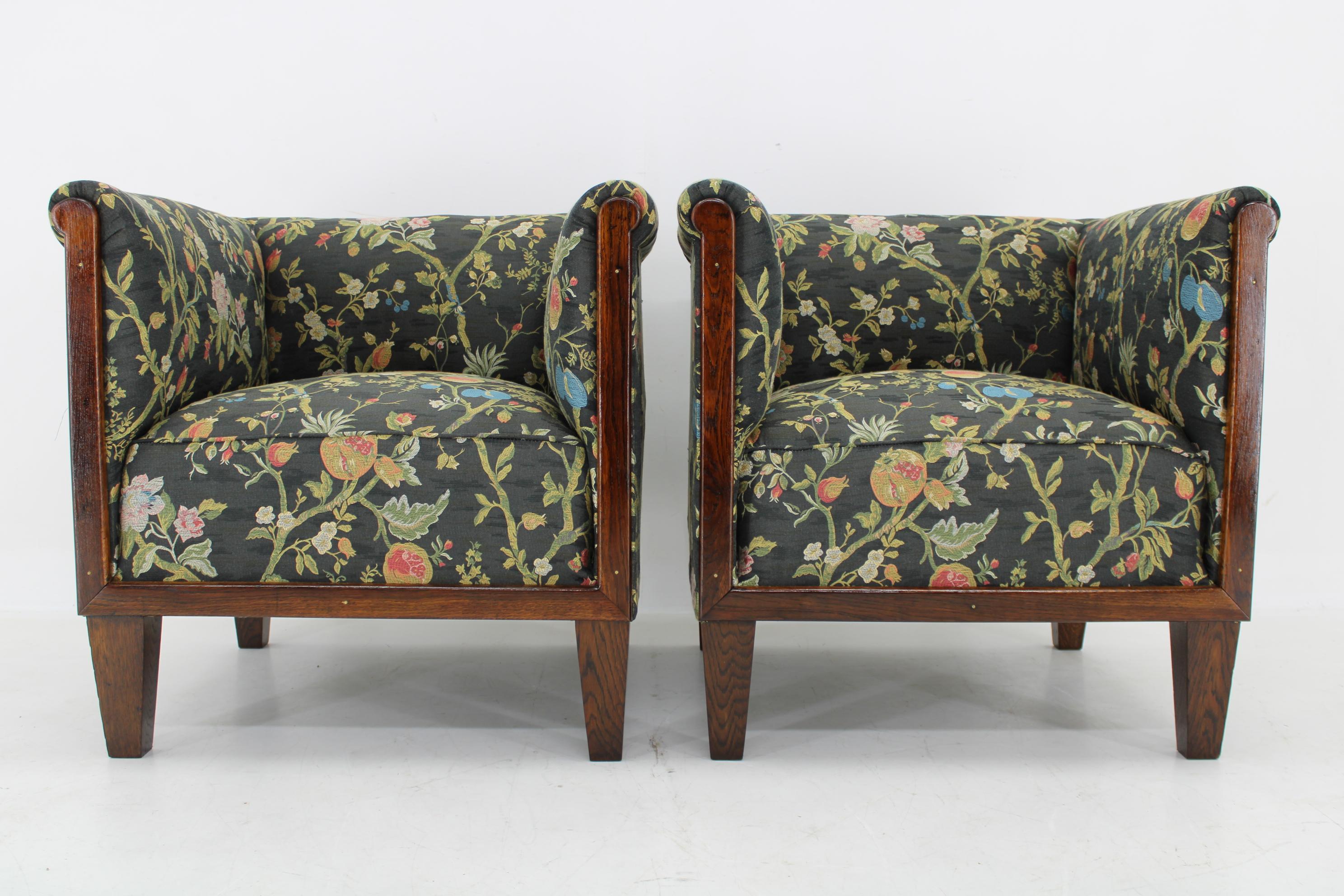1930s Restored Pair of Art Deco Armchairs , Czechoslovakia In Good Condition For Sale In Praha, CZ