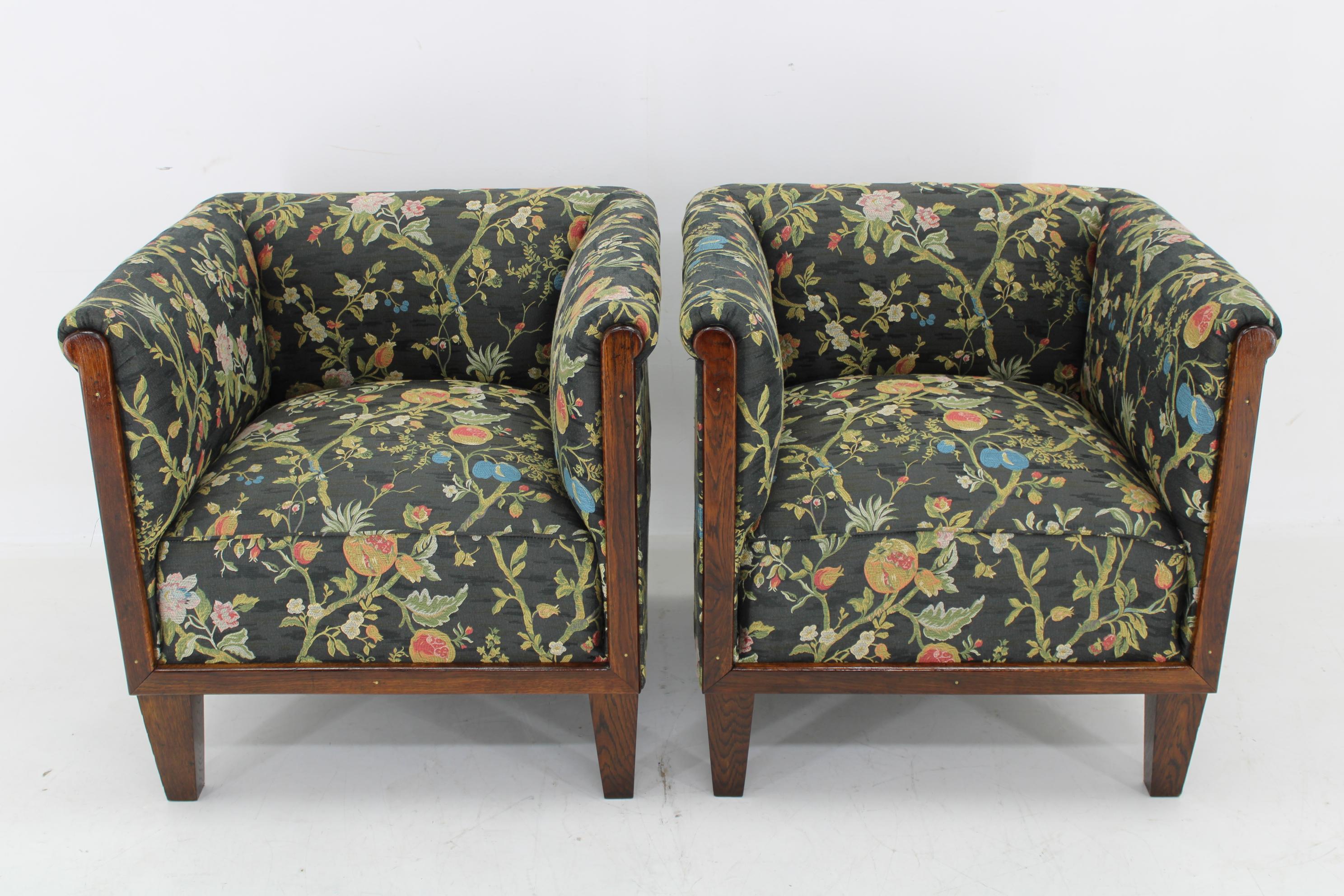 Mid-20th Century 1930s Restored Pair of Art Deco Armchairs , Czechoslovakia For Sale