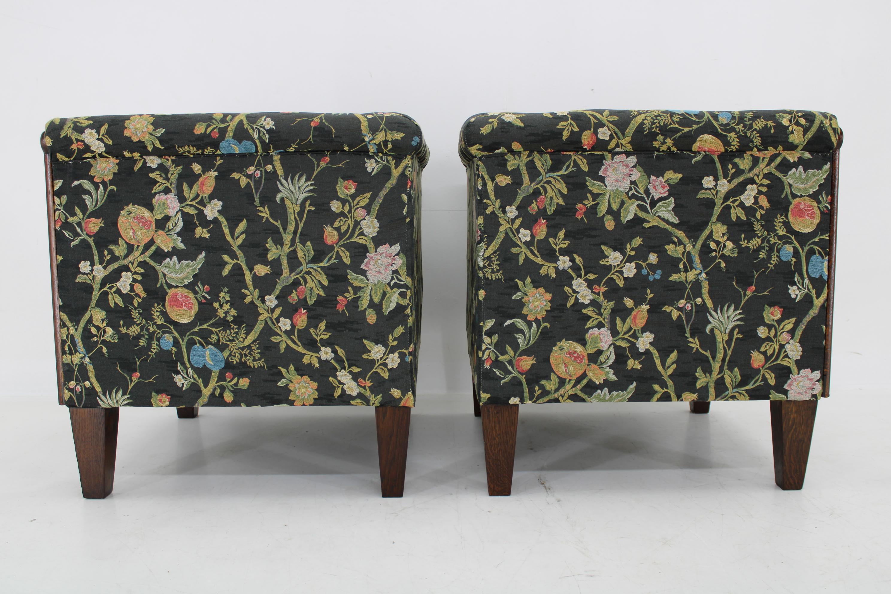 1930s Restored Pair of Art Deco Armchairs , Czechoslovakia For Sale 1
