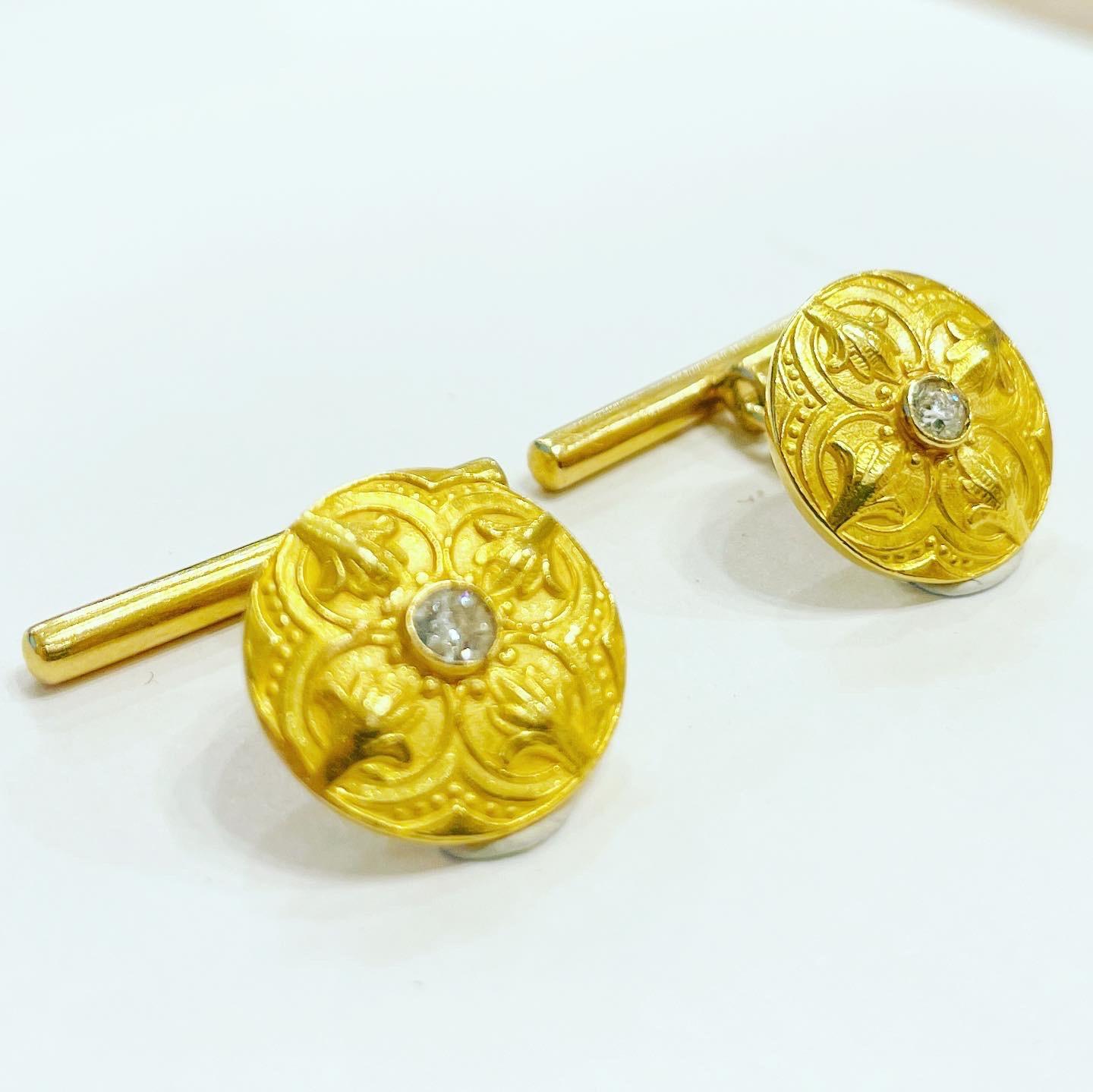 A chic pair of cufflinks. 
Round nuanced 18k yellow gold cufflinks, set with 2 old european cut diamonds with a total approximate weight of 0.3 carats. 
The fastener is a jaseron chain. 
In original box.
The cufflinks are unmarked but have been