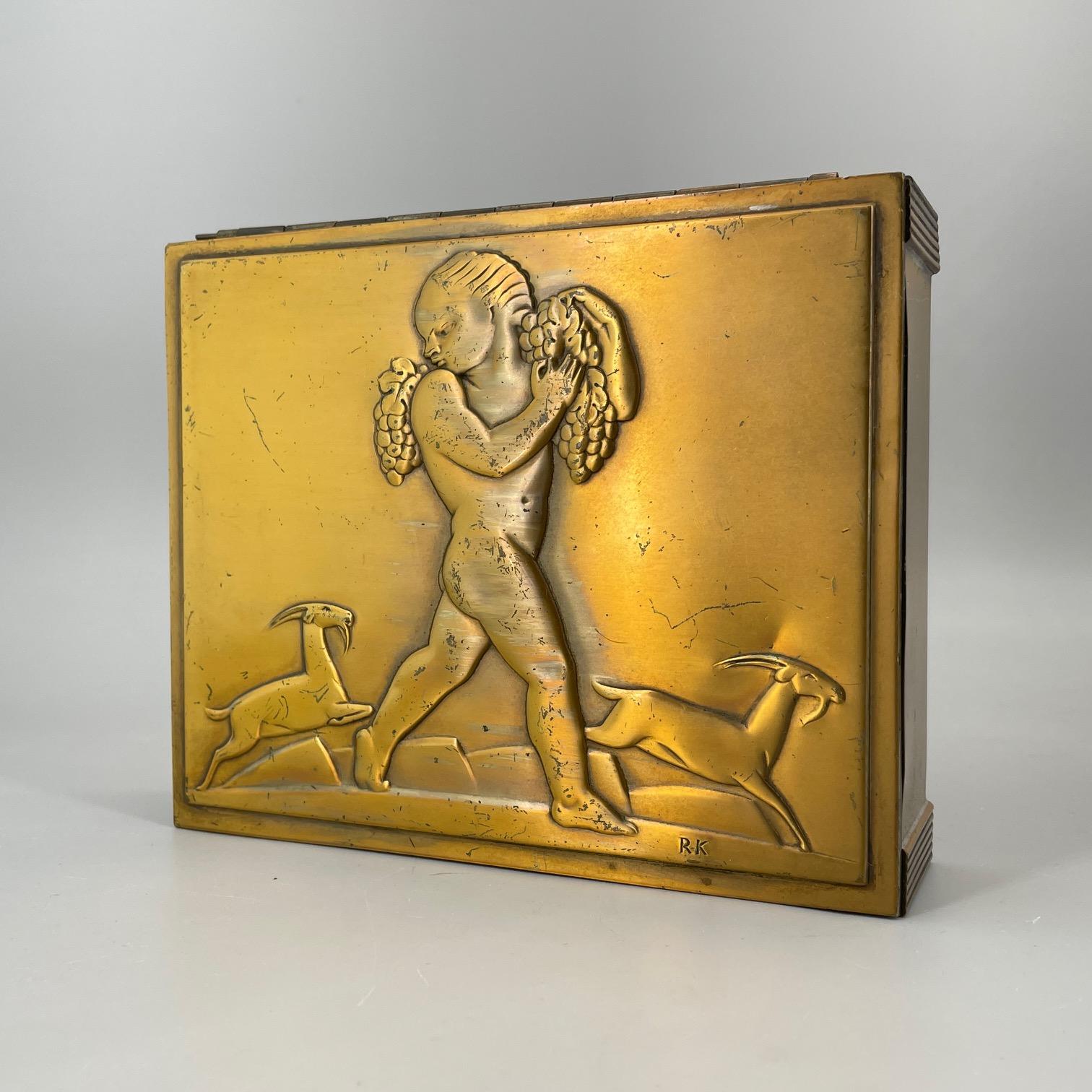 1930er Jahre Rockwell Kent Bacchus Kupfer Zigarettenschachtel Kette Art Deco Relief Skulptur (Art déco) im Angebot