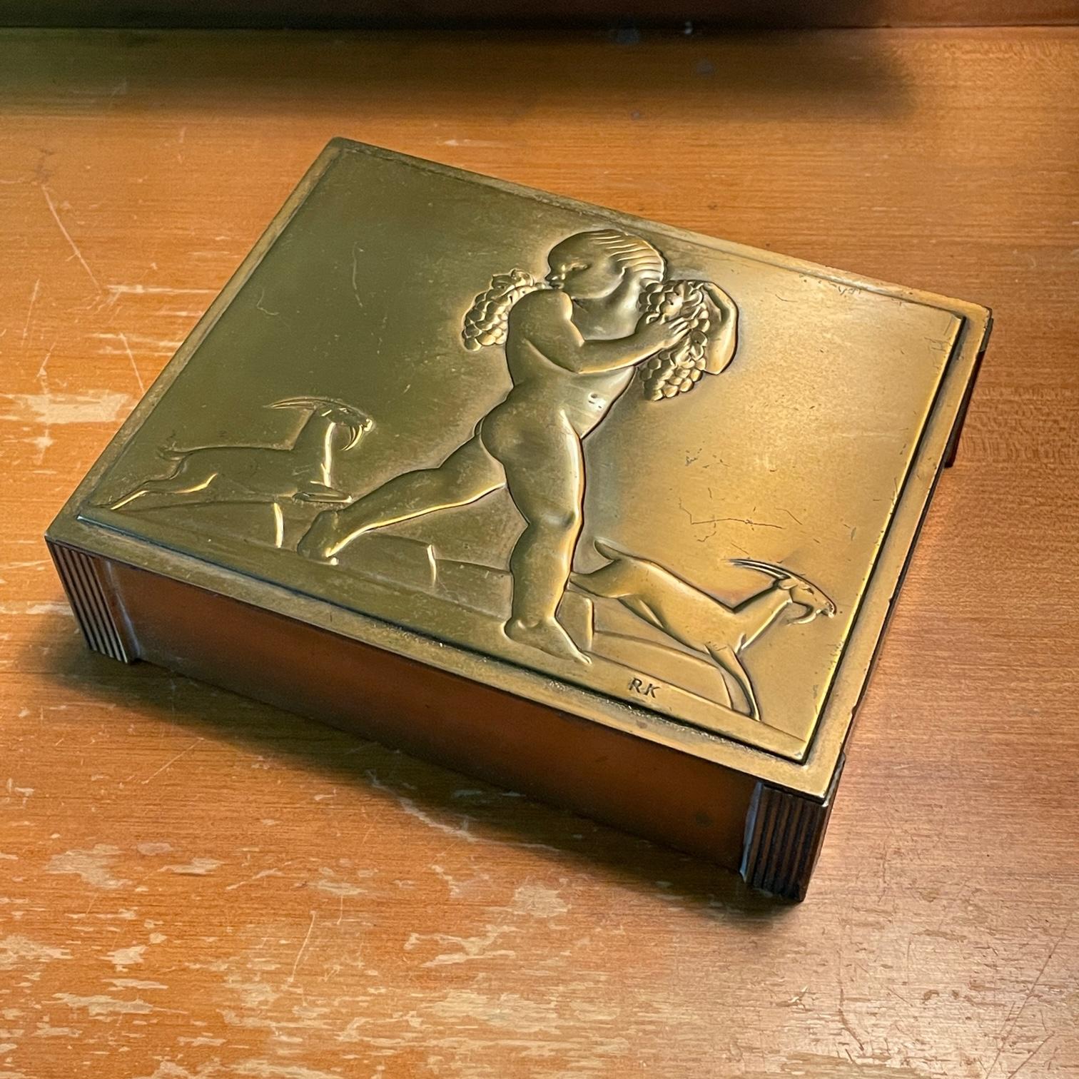 1930er Jahre Rockwell Kent Bacchus Kupfer Zigarettenschachtel Kette Art Deco Relief Skulptur (Maschinell gefertigt) im Angebot