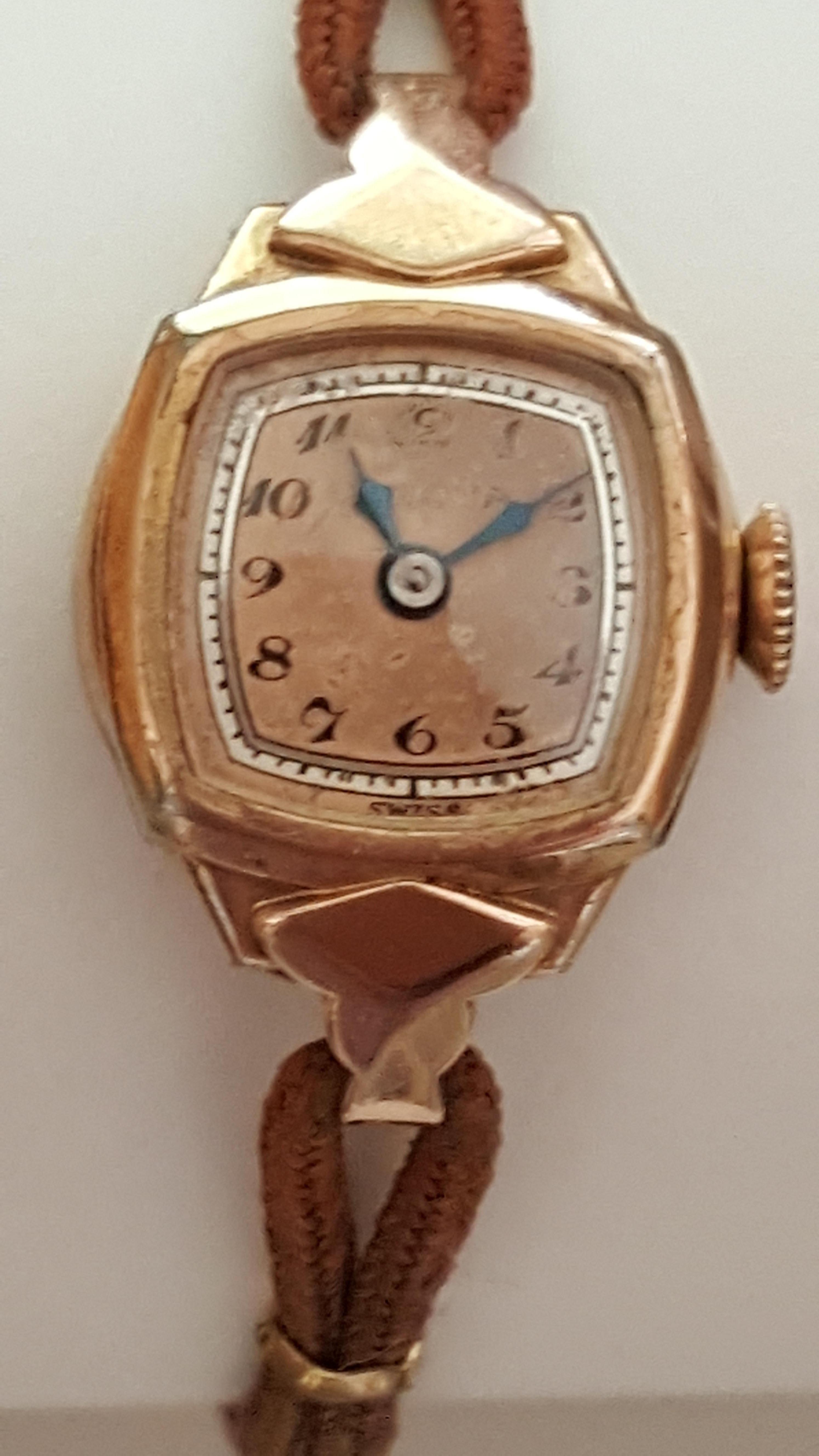 1930s Rose Gold Vintage Bulova Watch, 14 Karat Rose Gold Rolled Gold-Plated In Good Condition In Rancho Santa Fe, CA