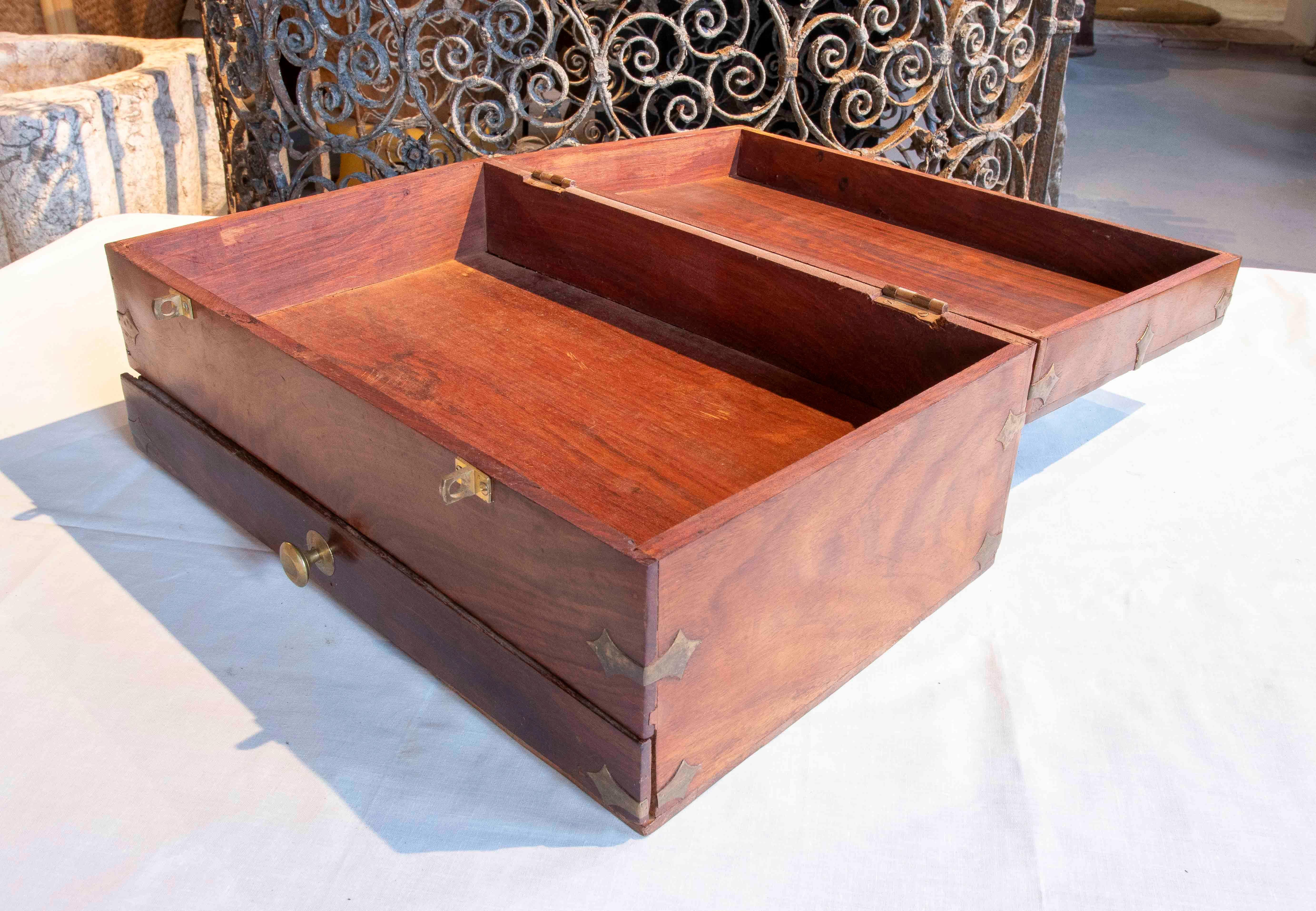 1930s Rosewood Campaign Desk Box with Brass Fittings In Good Condition For Sale In Marbella, ES