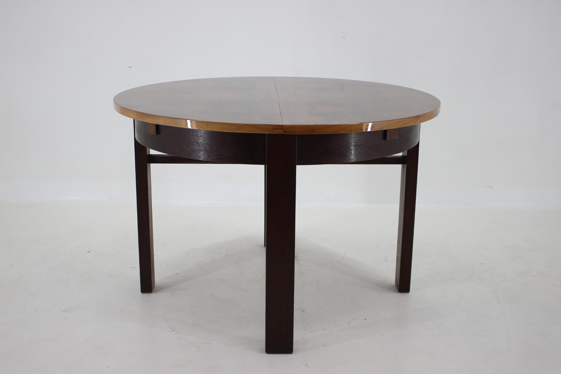 1930s Round /Oval Art Deco Extendable Dining Table in Walnut, Restored  en vente 2