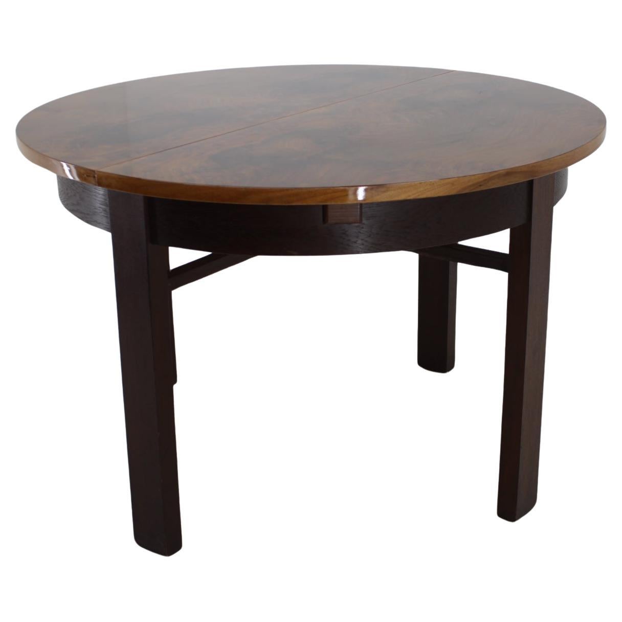1930s Round /Oval Art Deco Extendable Dining Table in Walnut, Restored  en vente