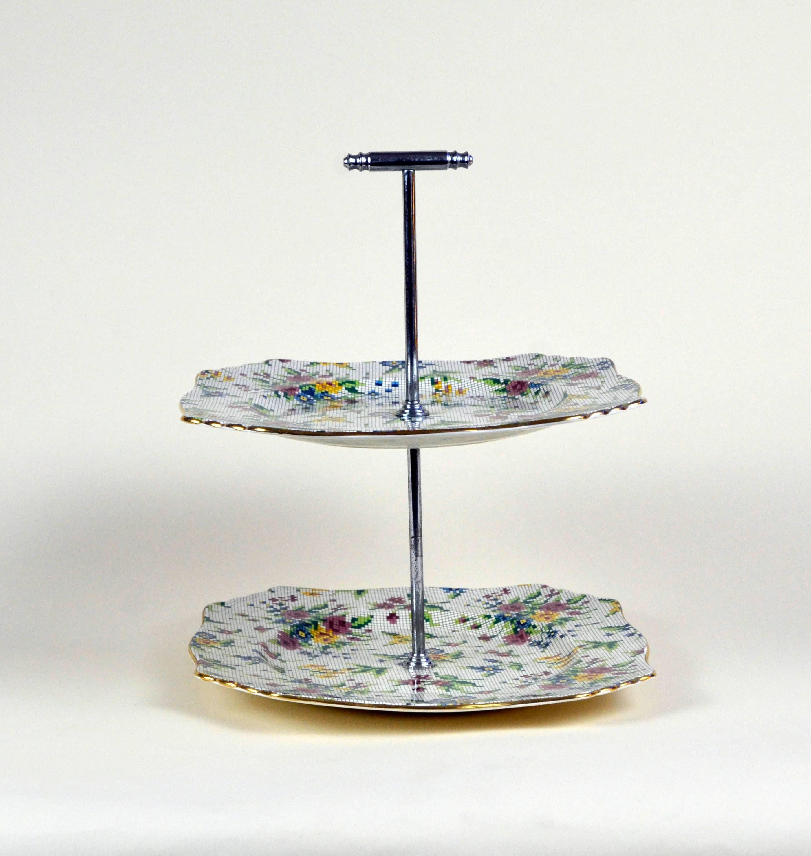 1930s Royal Winton Two-Tier Tidbit Tray Queen Anne Needlepoint Pattern In Good Condition In Milan, IT