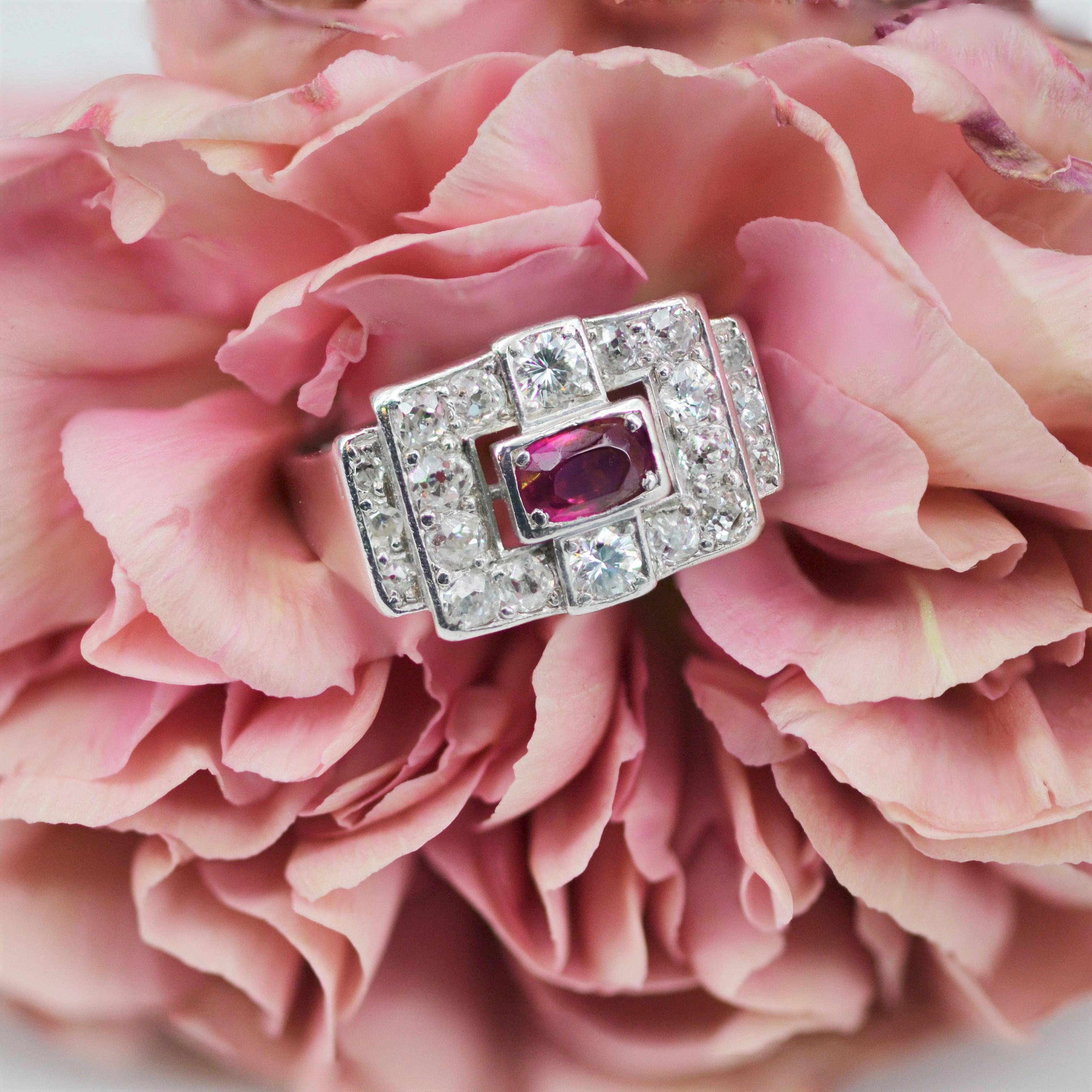 1930s Ruby Diamond Platinum Art Deco Ring In Good Condition For Sale In Poitiers, FR