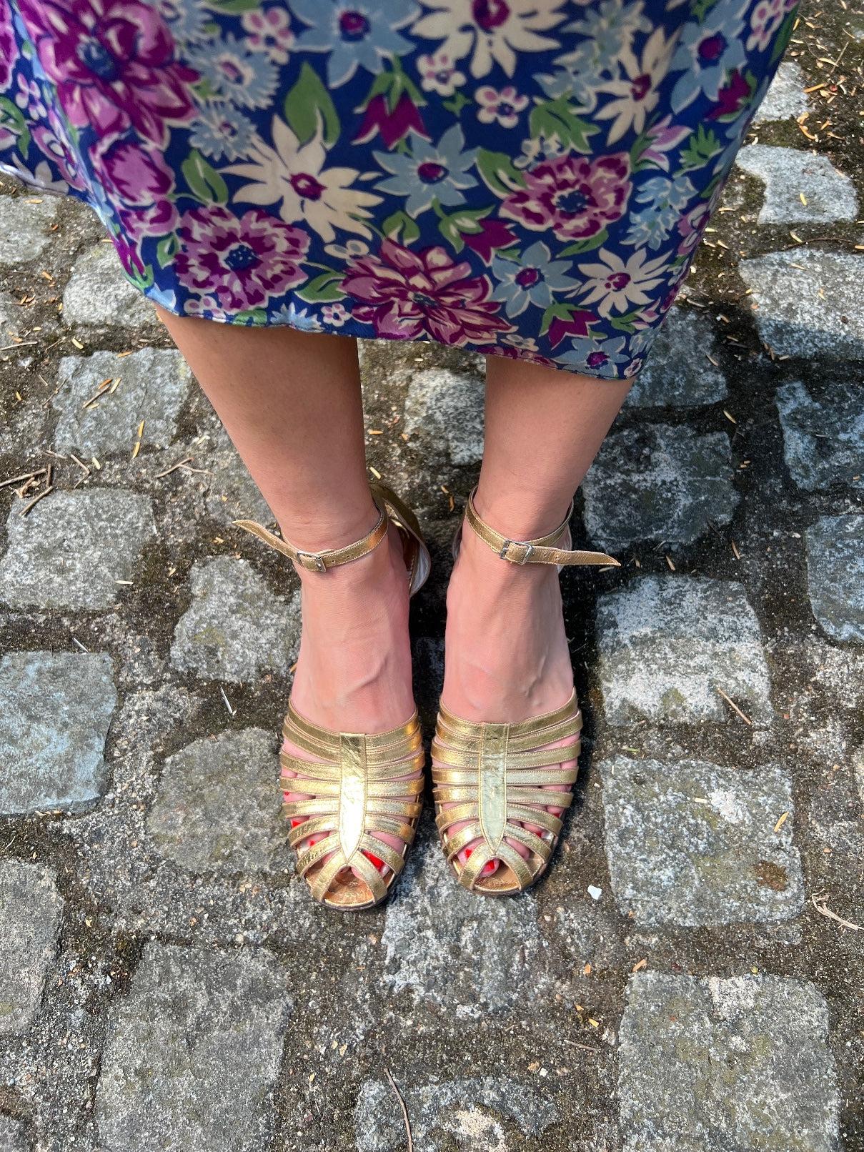 1930s Russell and Bromley Gold Low Wedge Sandal 39.5 For Sale 2