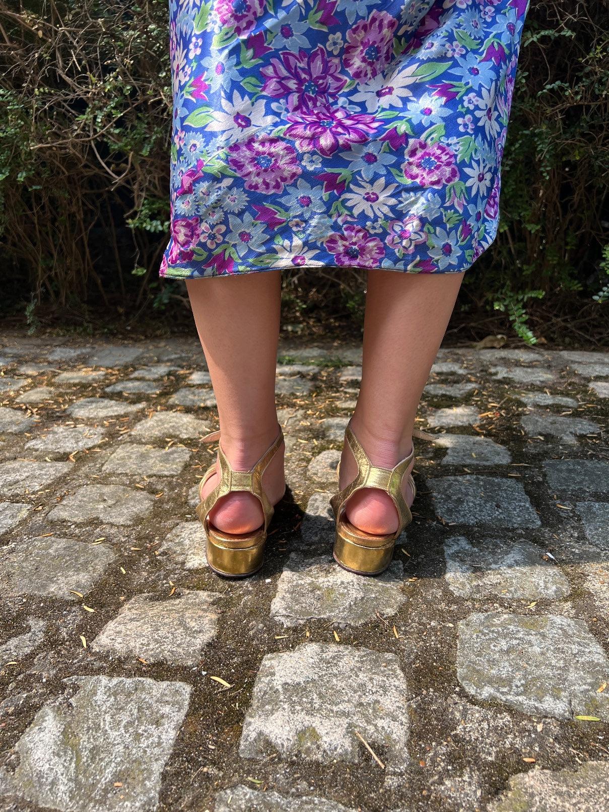 1930s Russell and Bromley Gold Low Wedge Sandal 39.5 For Sale 3