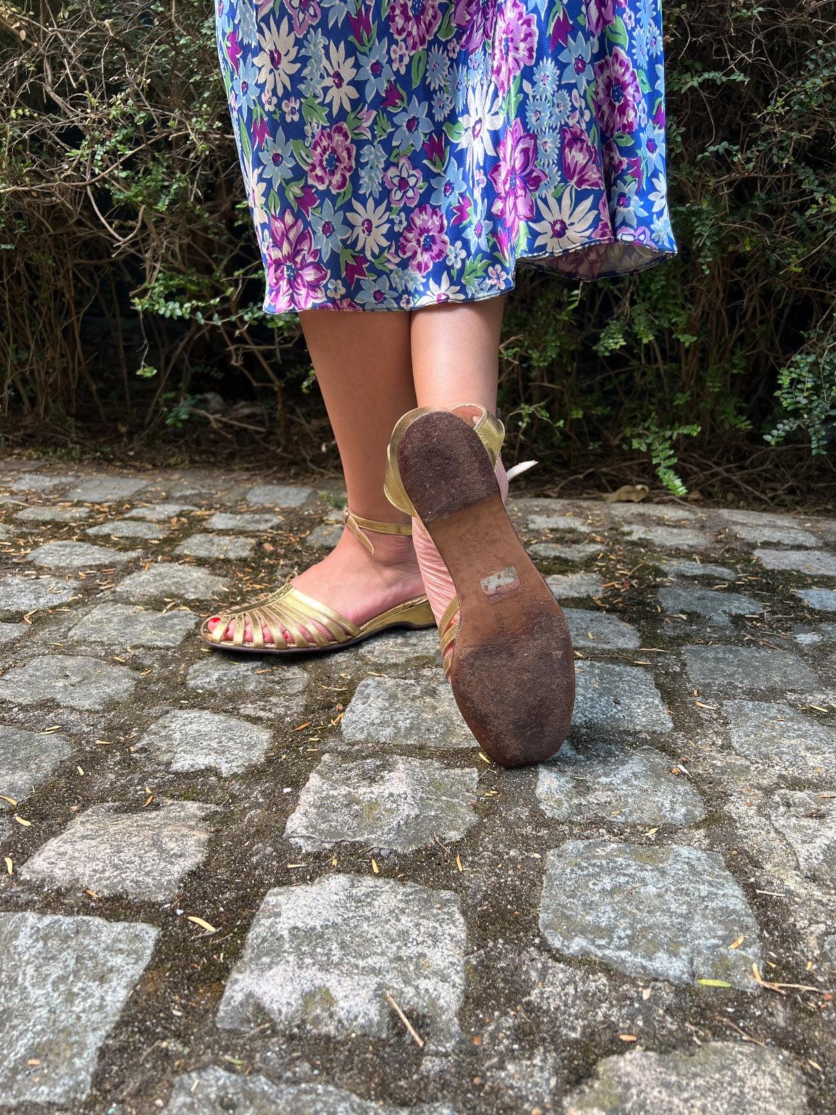 1930s Russell and Bromley Gold Low Wedge Sandal 39.5 For Sale 4