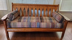 Canapé Rittenhouse rustique en pin des années 1930 avec coussins en tissu de tapisserie Rag